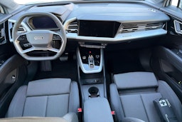 valkoinen Audi Q4 e-tron 2025 kuva 8.