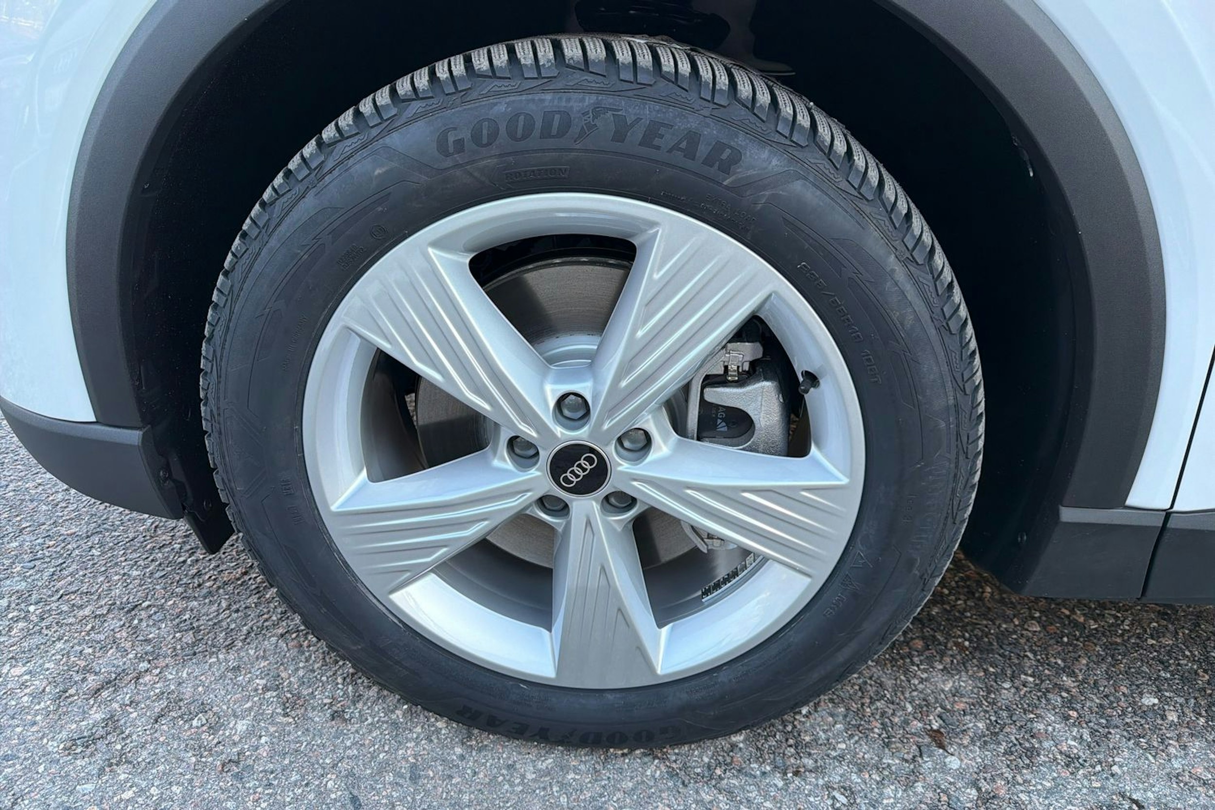 valkoinen Audi Q4 e-tron 2025 kuva 10.