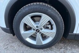 valkoinen Audi Q4 e-tron 2025 kuva 10.