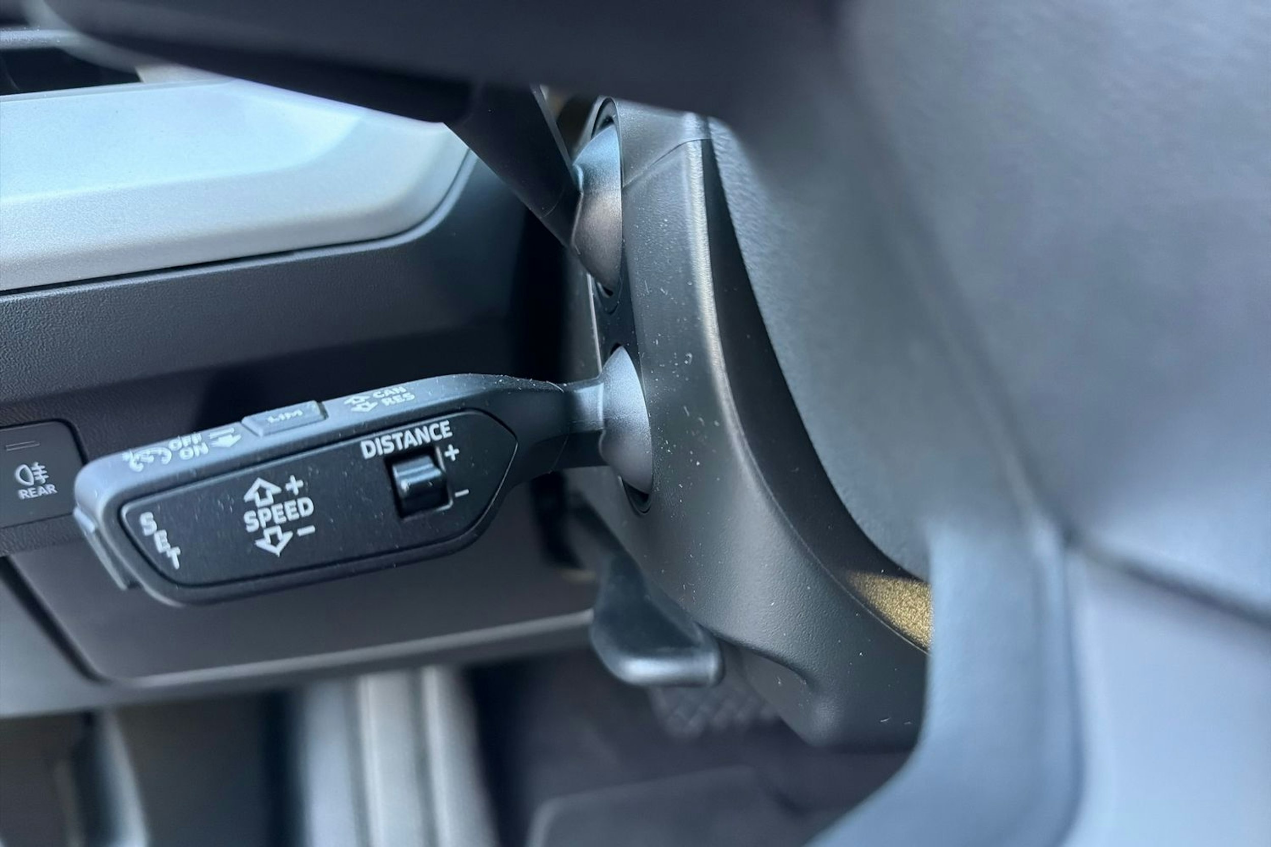 valkoinen Audi Q4 e-tron 2025 kuva 12.