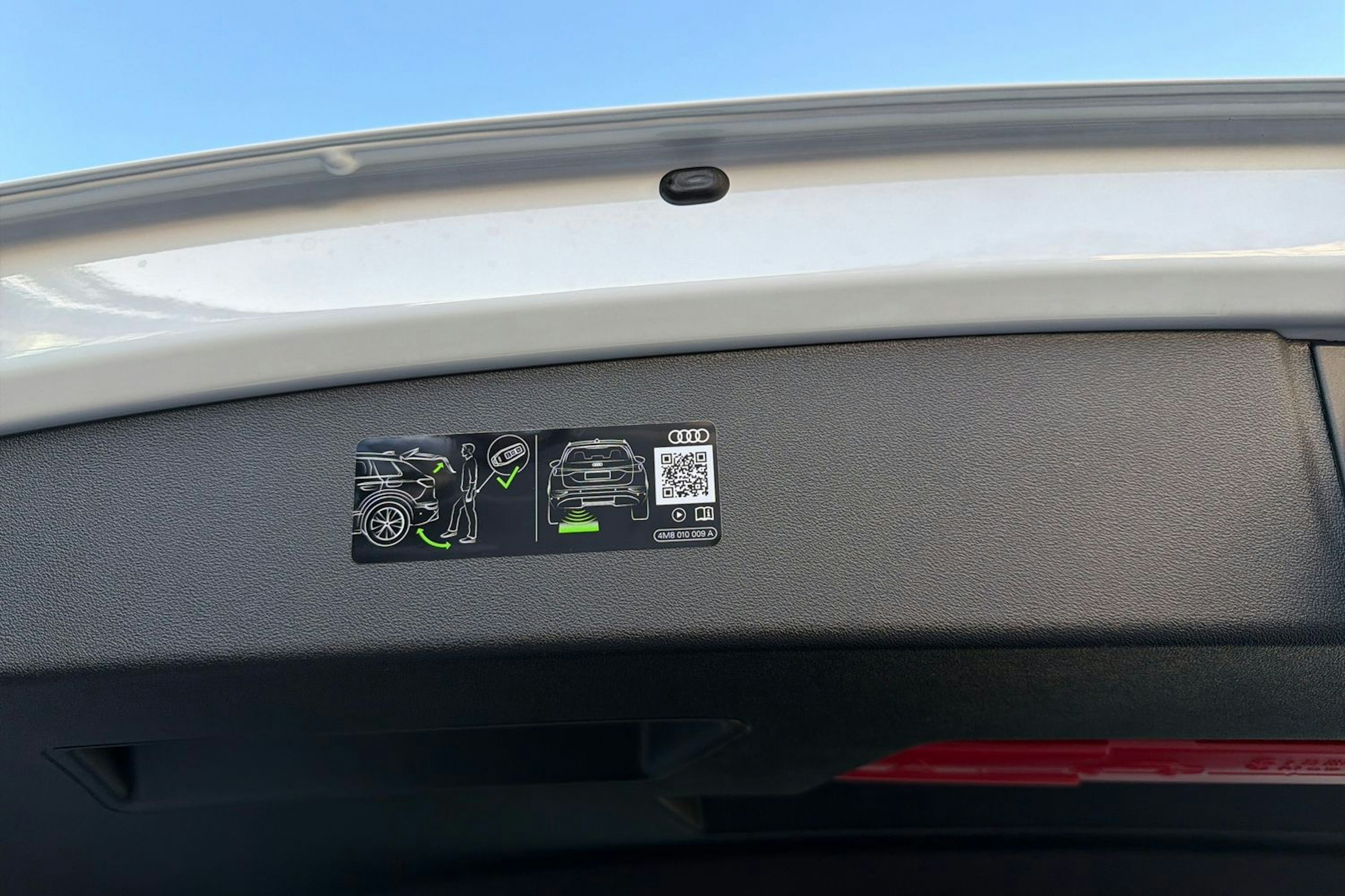 valkoinen Audi Q4 e-tron 2025 kuva 15.