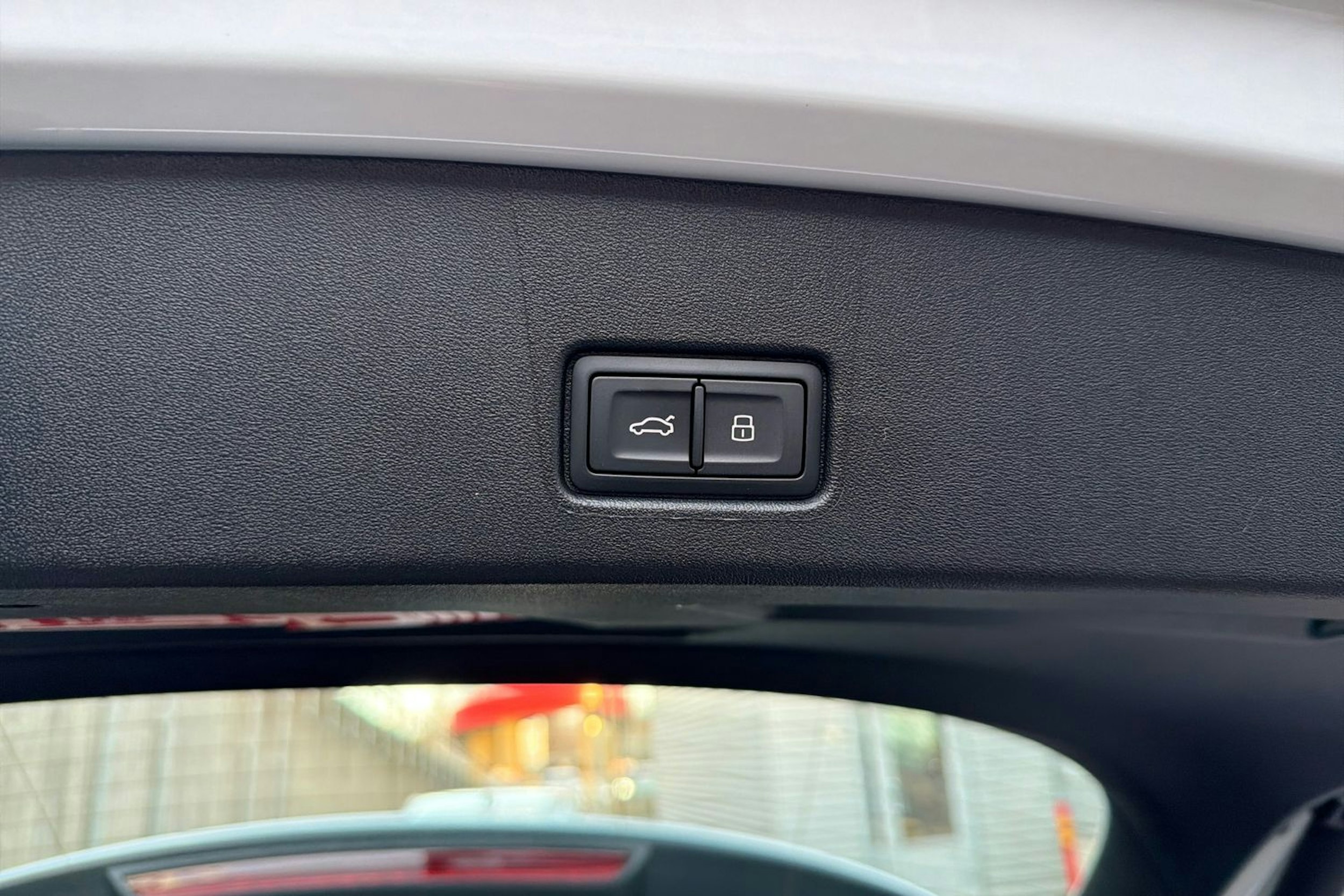 valkoinen Audi Q4 e-tron 2025 kuva 17.