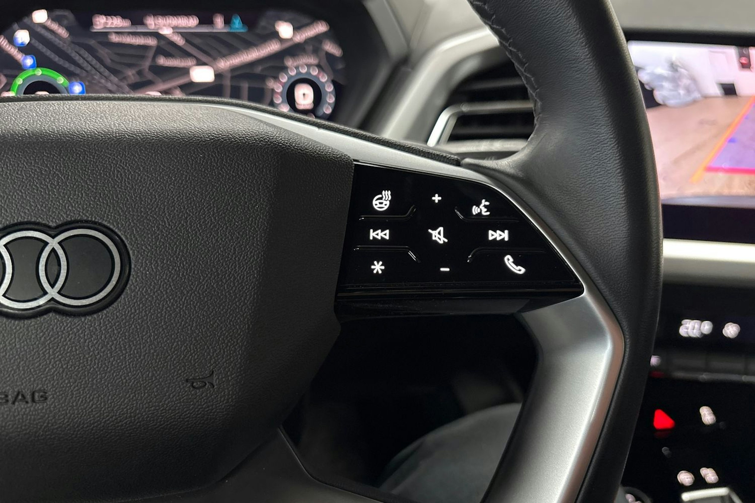 Harmaa Audi Q4 e-tron 2025 kuva 18.