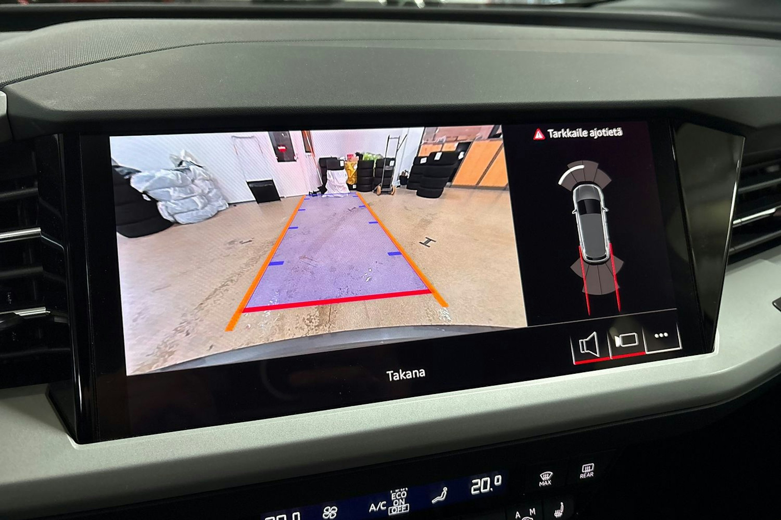 Harmaa Audi Q4 e-tron 2025 kuva 19.