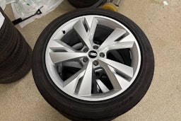 Harmaa Audi Q4 e-tron 2025 kuva 34.