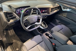 met. musta Audi Q4 e-tron 2025 kuva 6.