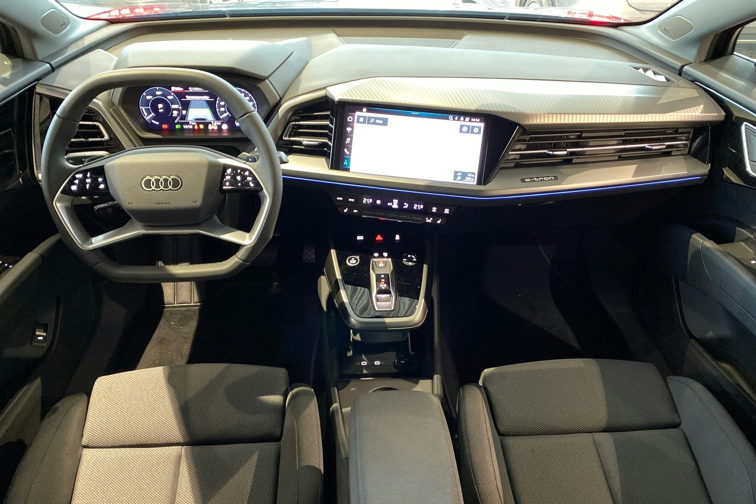 met. musta Audi Q4 e-tron 2025 kuva 7.
