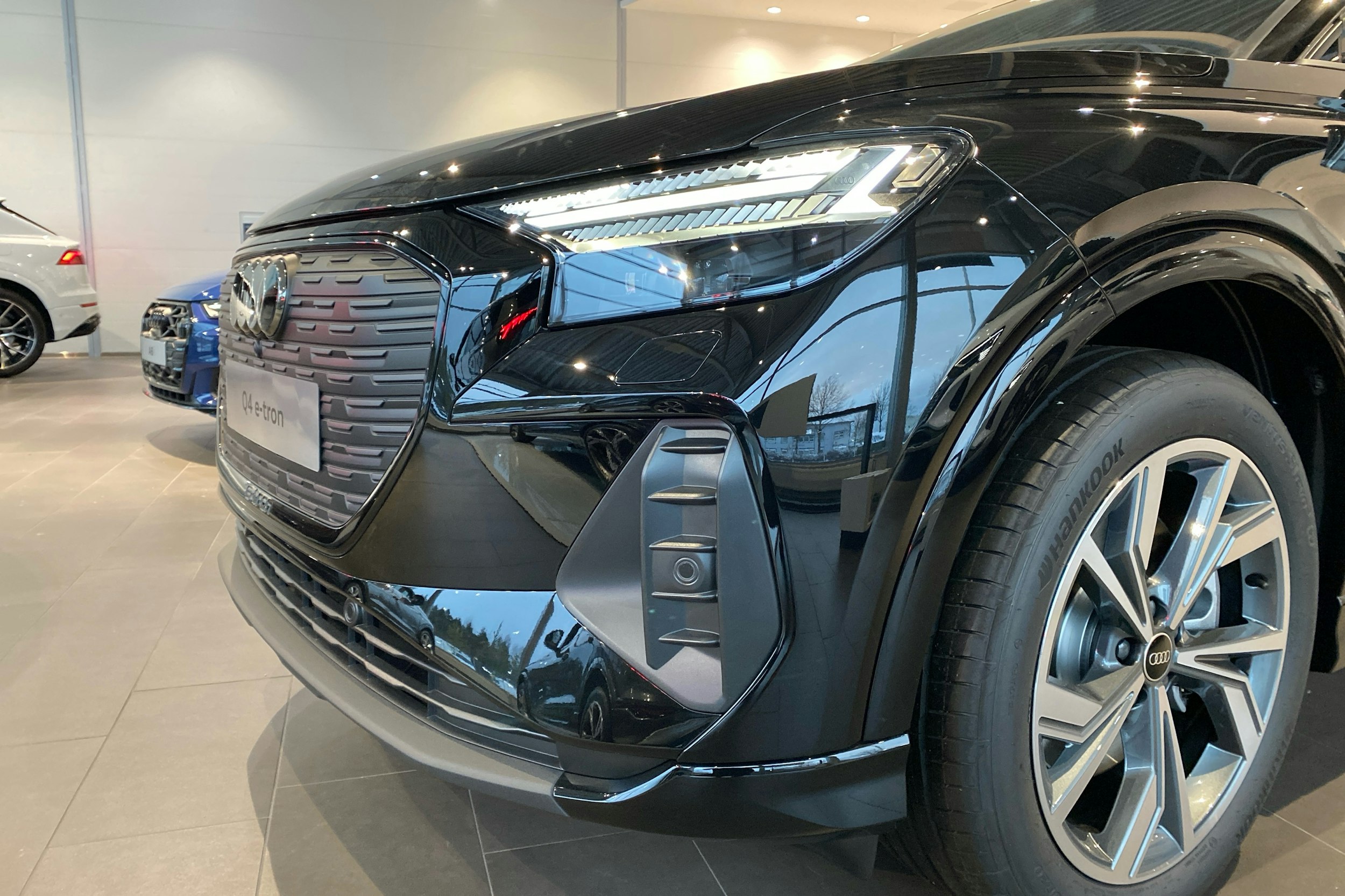 met. musta Audi Q4 e-tron 2025 kuva 10.