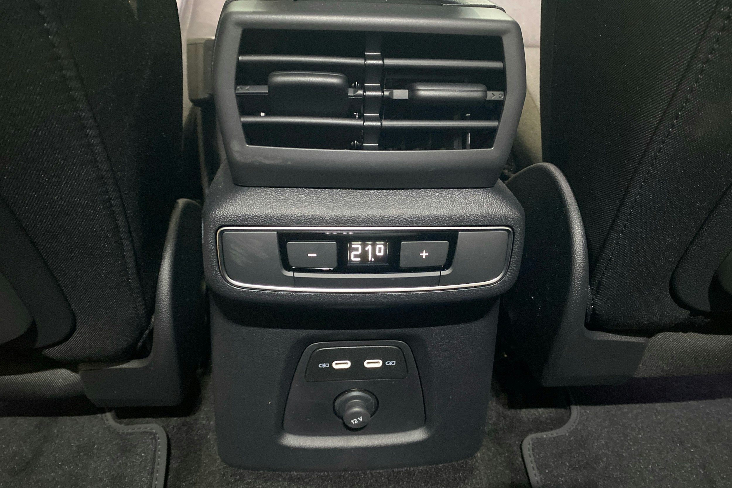 met. musta Audi Q4 e-tron 2025 kuva 11.