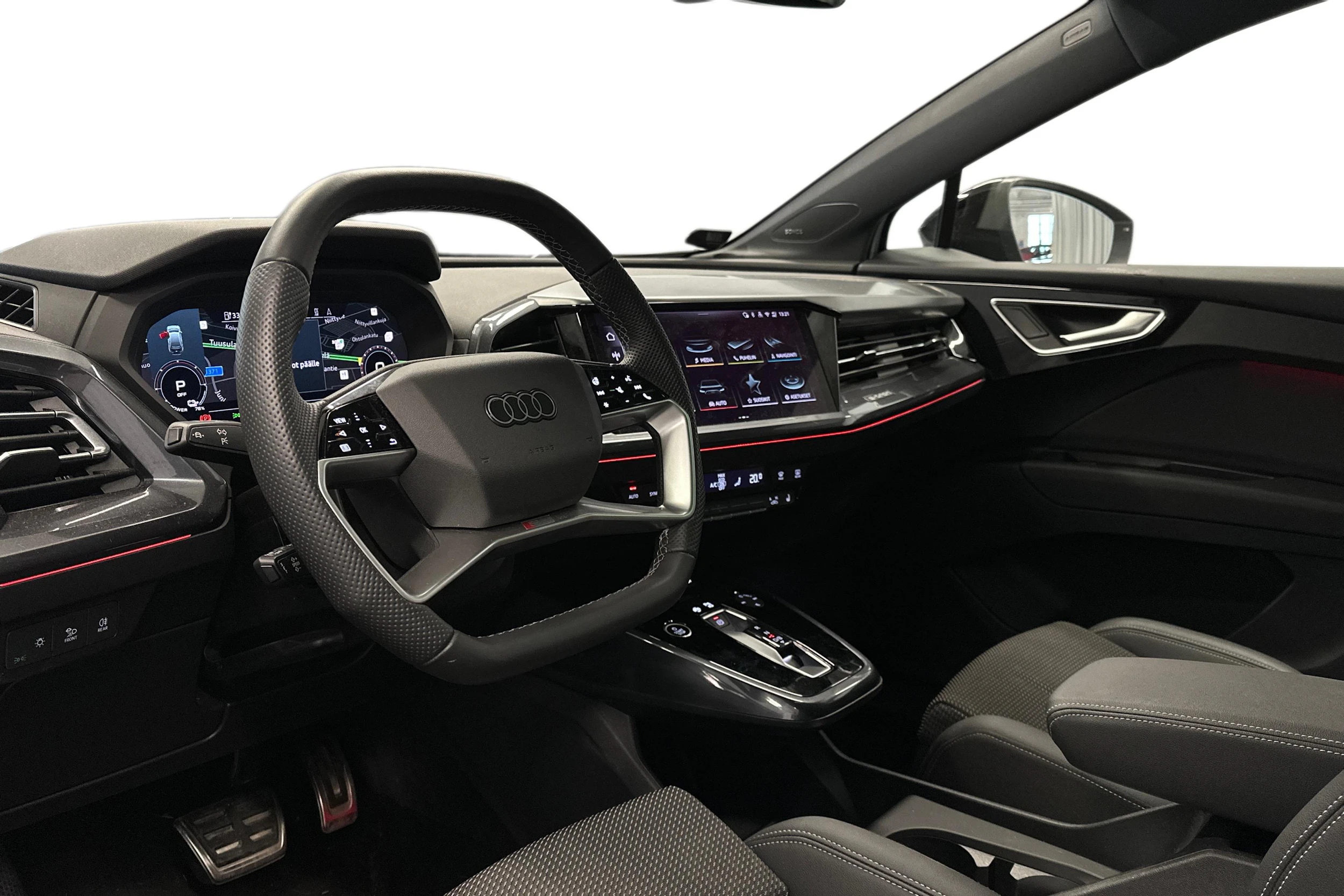 valkoinen Audi Q4 e-tron 2025 kuva 3.