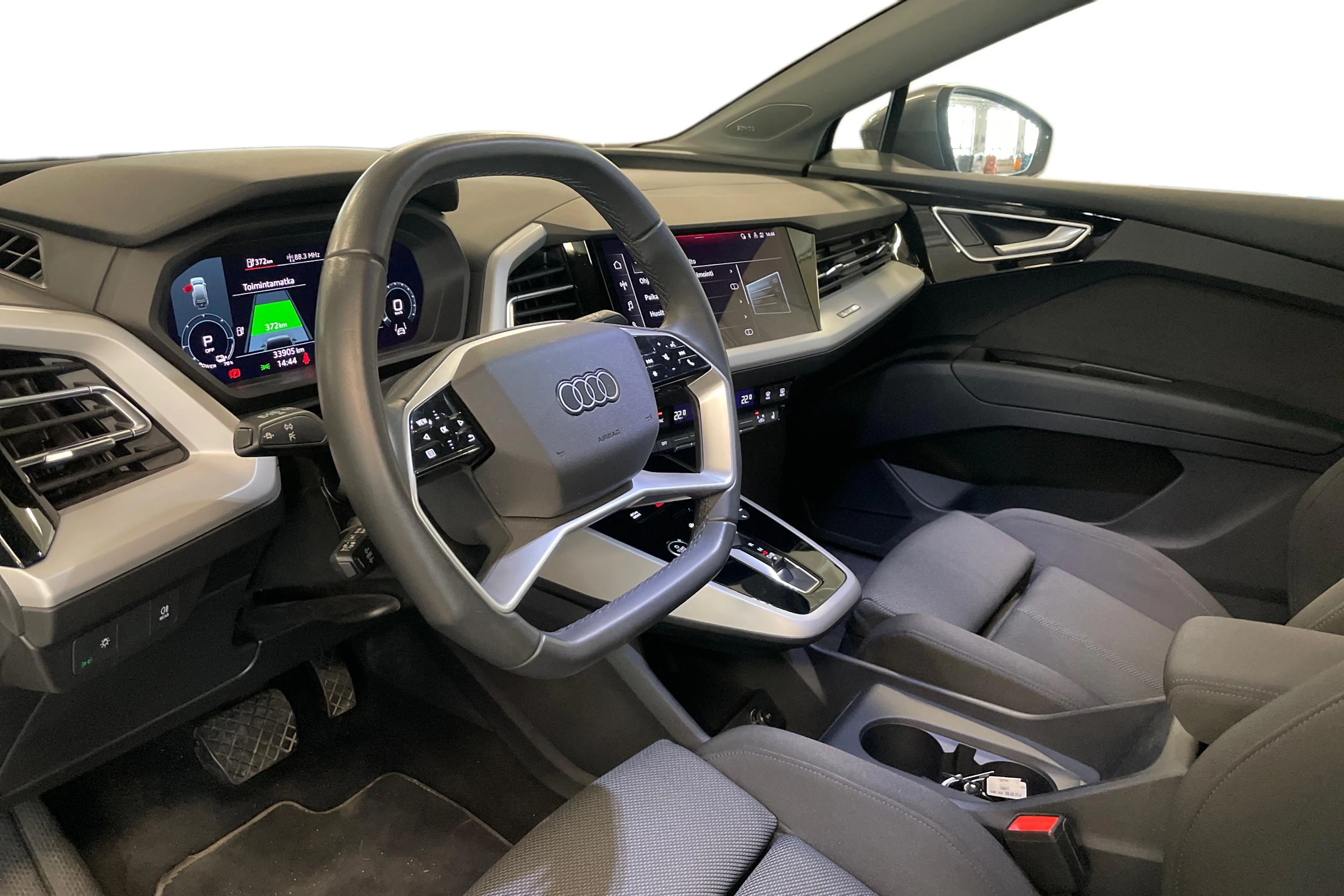 harmaa Audi Q4 e-tron 2025 kuva 3.