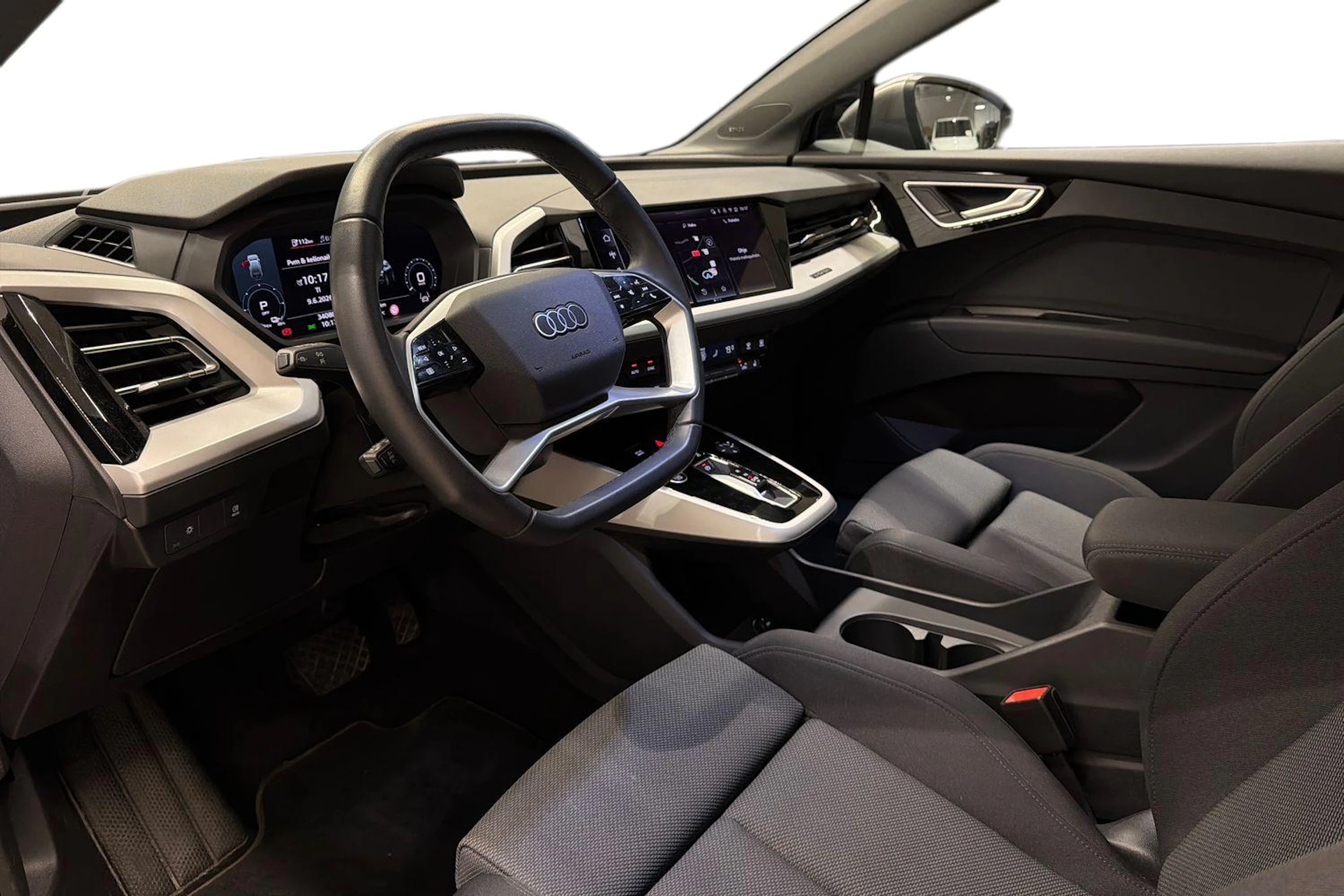 harmaa Audi Q4 e-tron 2025 kuva 8.