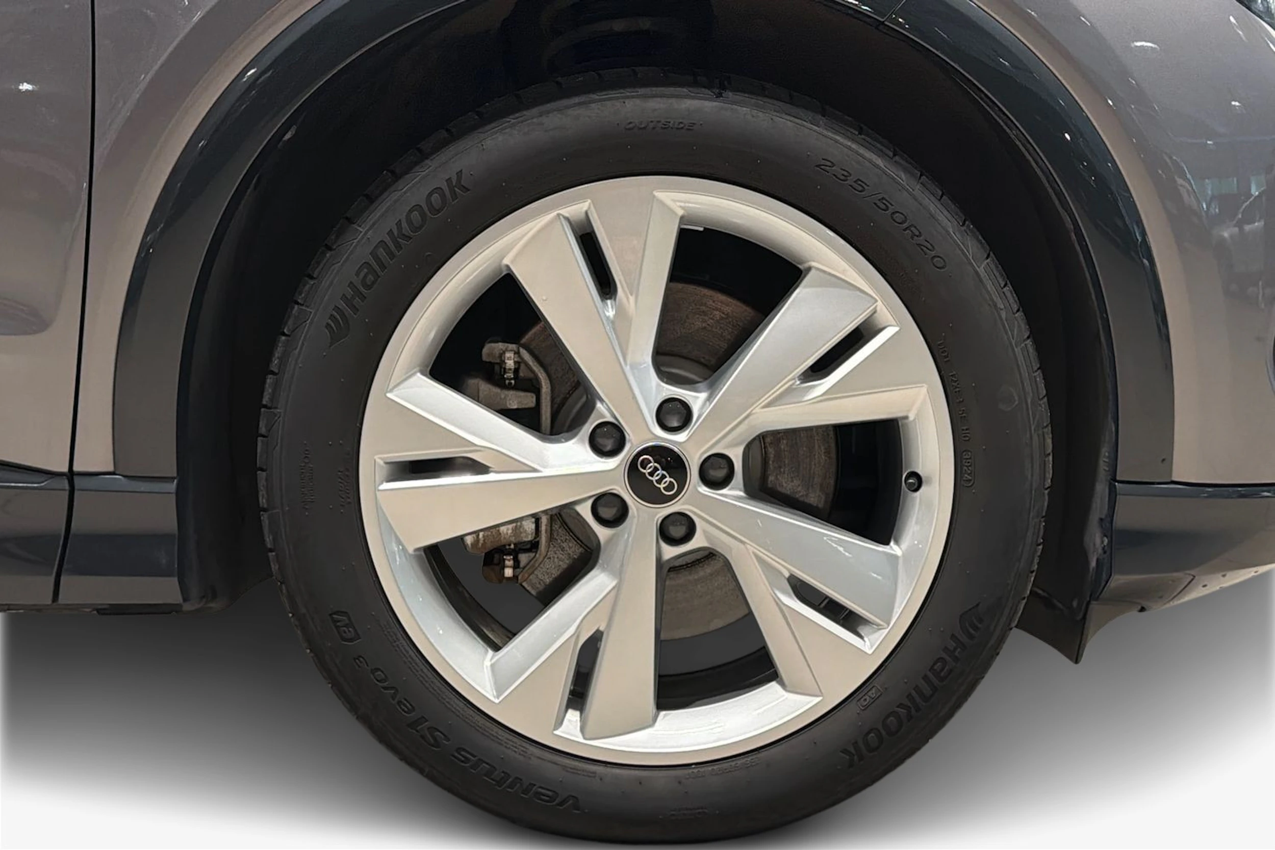 harmaa Audi Q4 e-tron 2025 kuva 12.