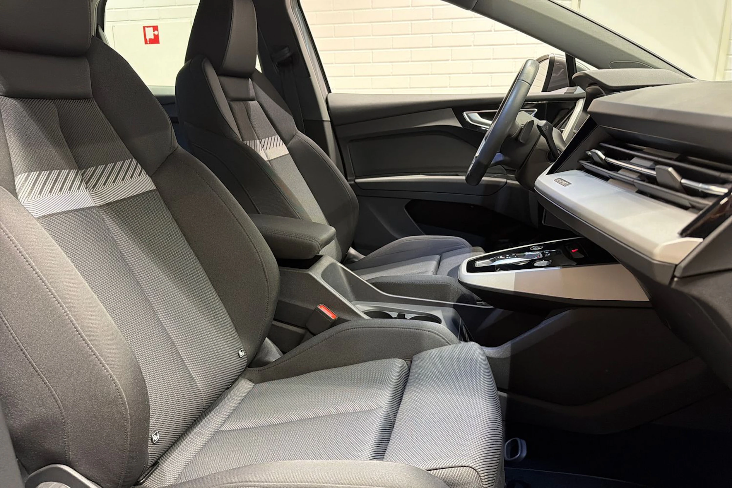 harmaa Audi Q4 e-tron 2025 kuva 26.
