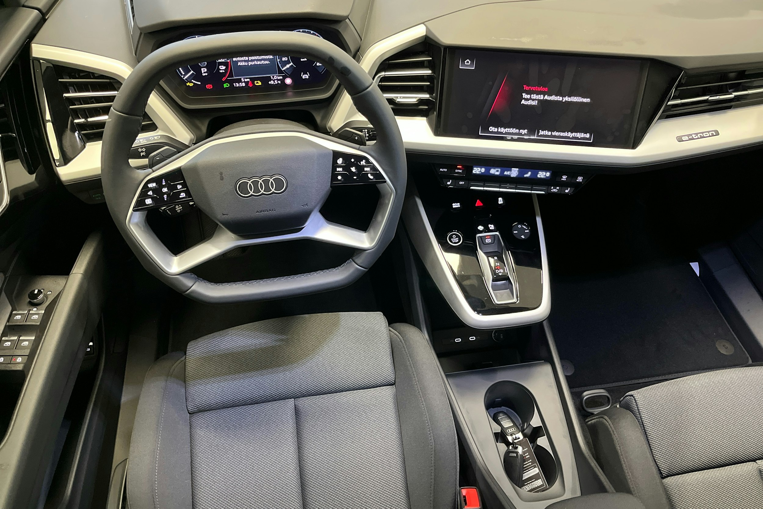 musta Audi Q4 e-tron 2025 kuva 7.