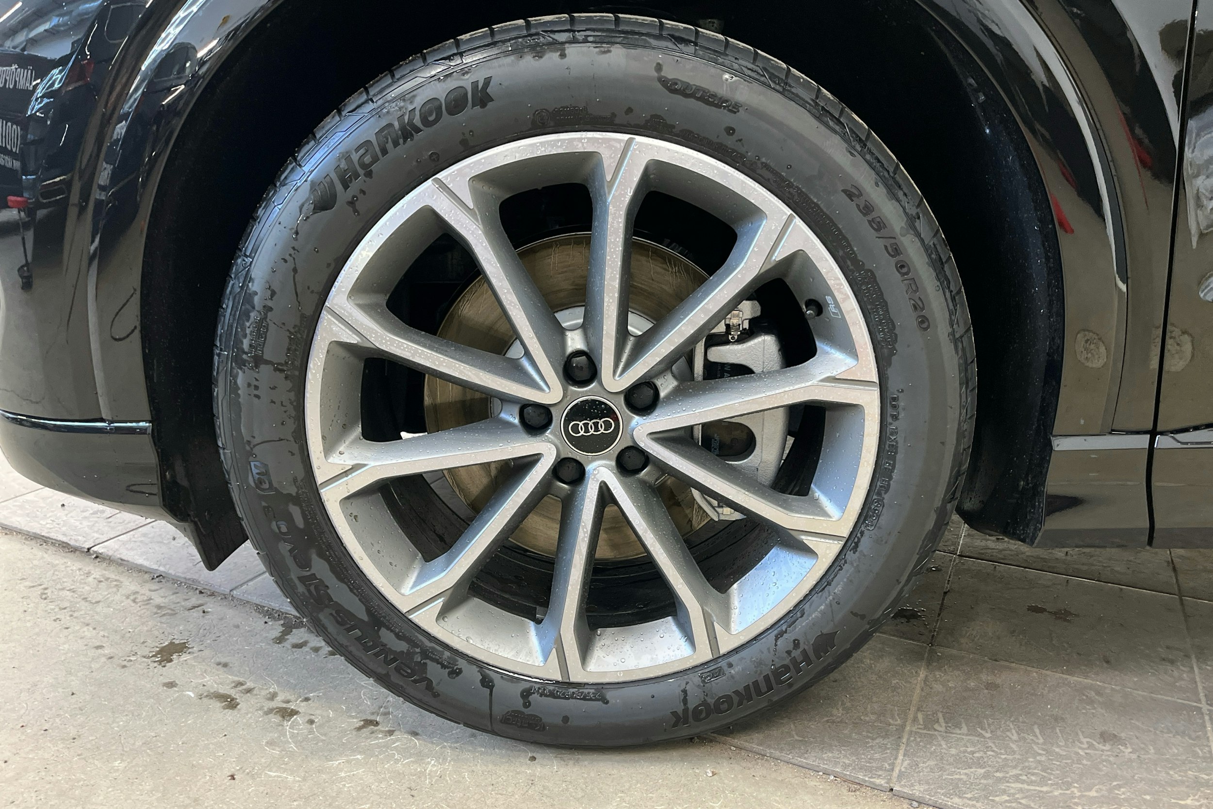 musta Audi Q4 e-tron 2025 kuva 9.