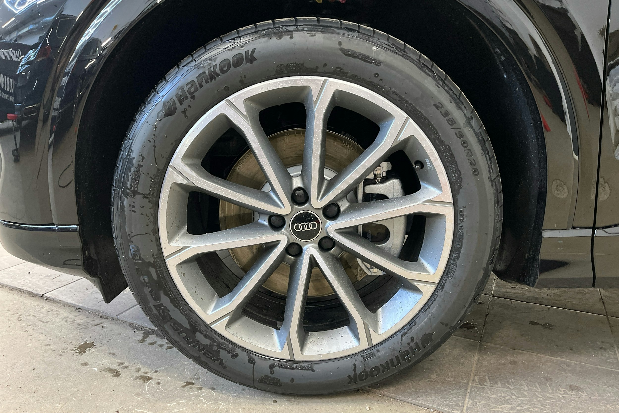 musta Audi Q4 e-tron 2025 kuva 10.