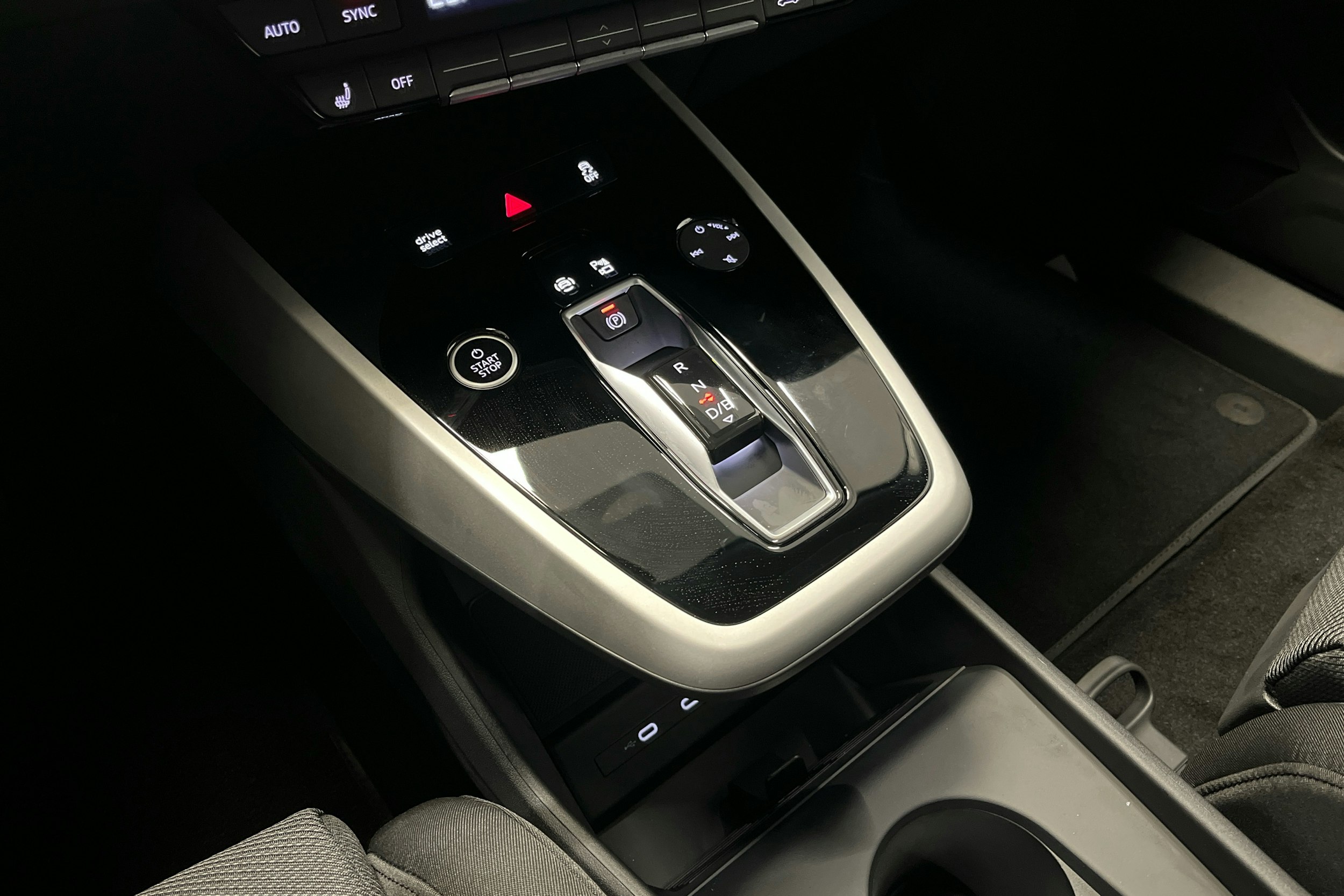musta Audi Q4 e-tron 2025 kuva 12.