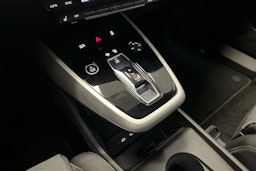 musta Audi Q4 e-tron 2025 kuva 12.