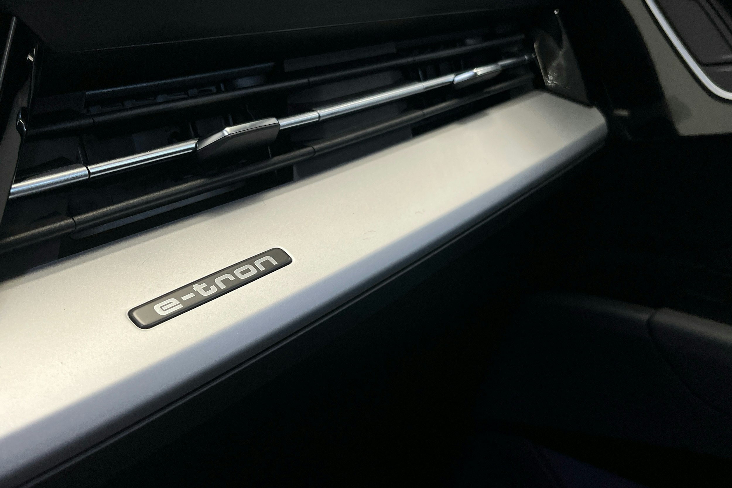 musta Audi Q4 e-tron 2025 kuva 18.