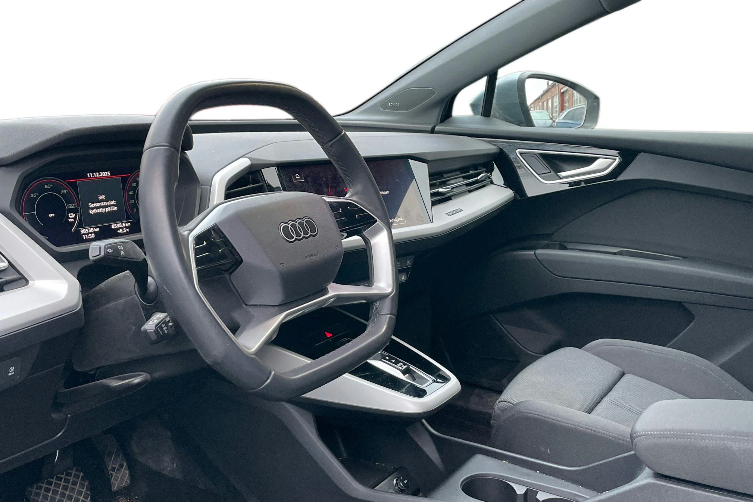 sininen Audi Q4 e-tron 2025 kuva 3.