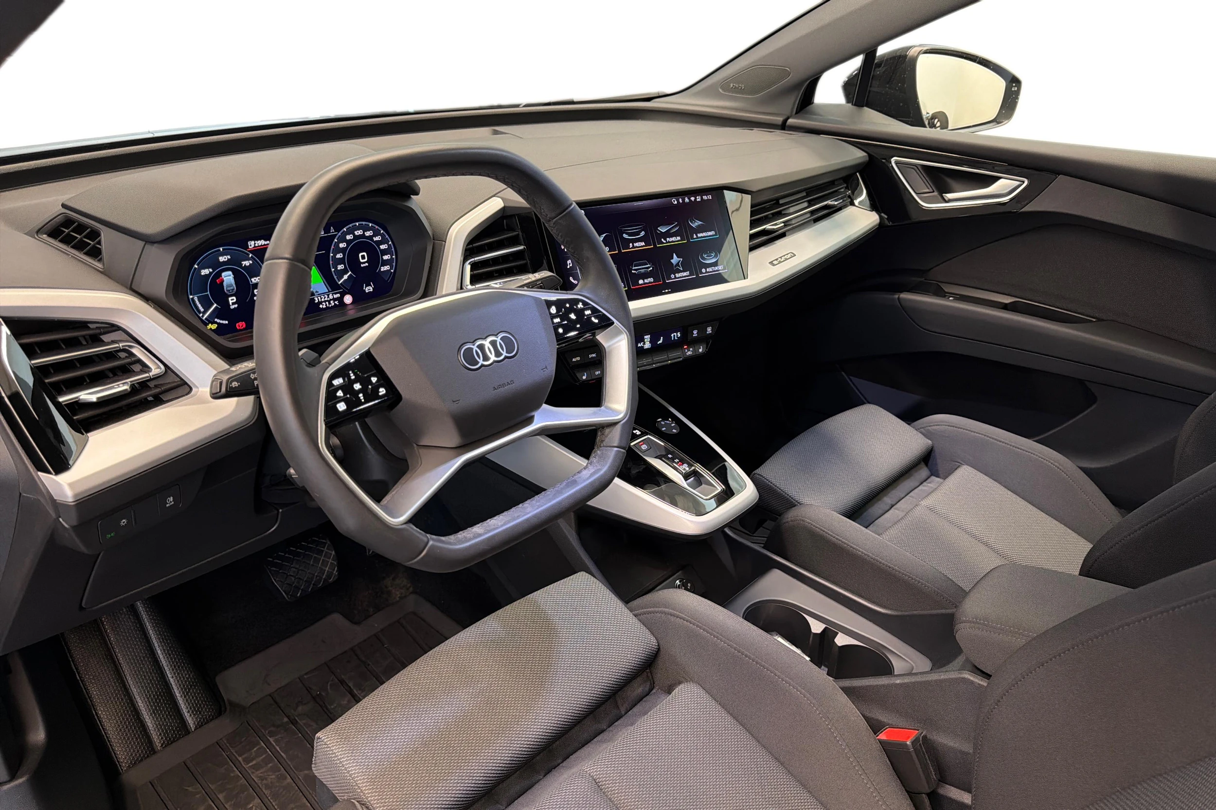 musta Audi Q4 e-tron 2025 kuva 8.