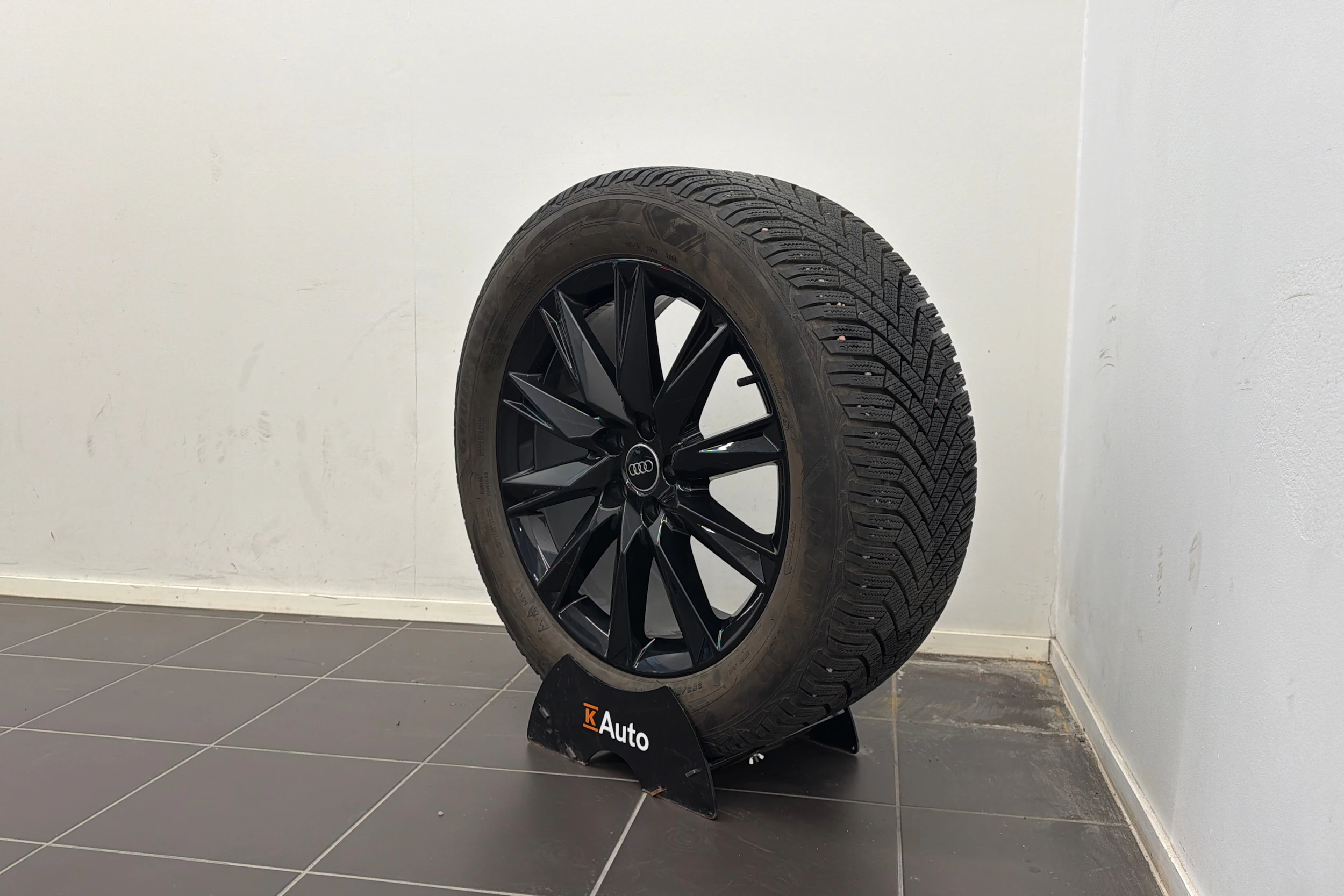 musta Audi Q4 e-tron 2025 kuva 13.