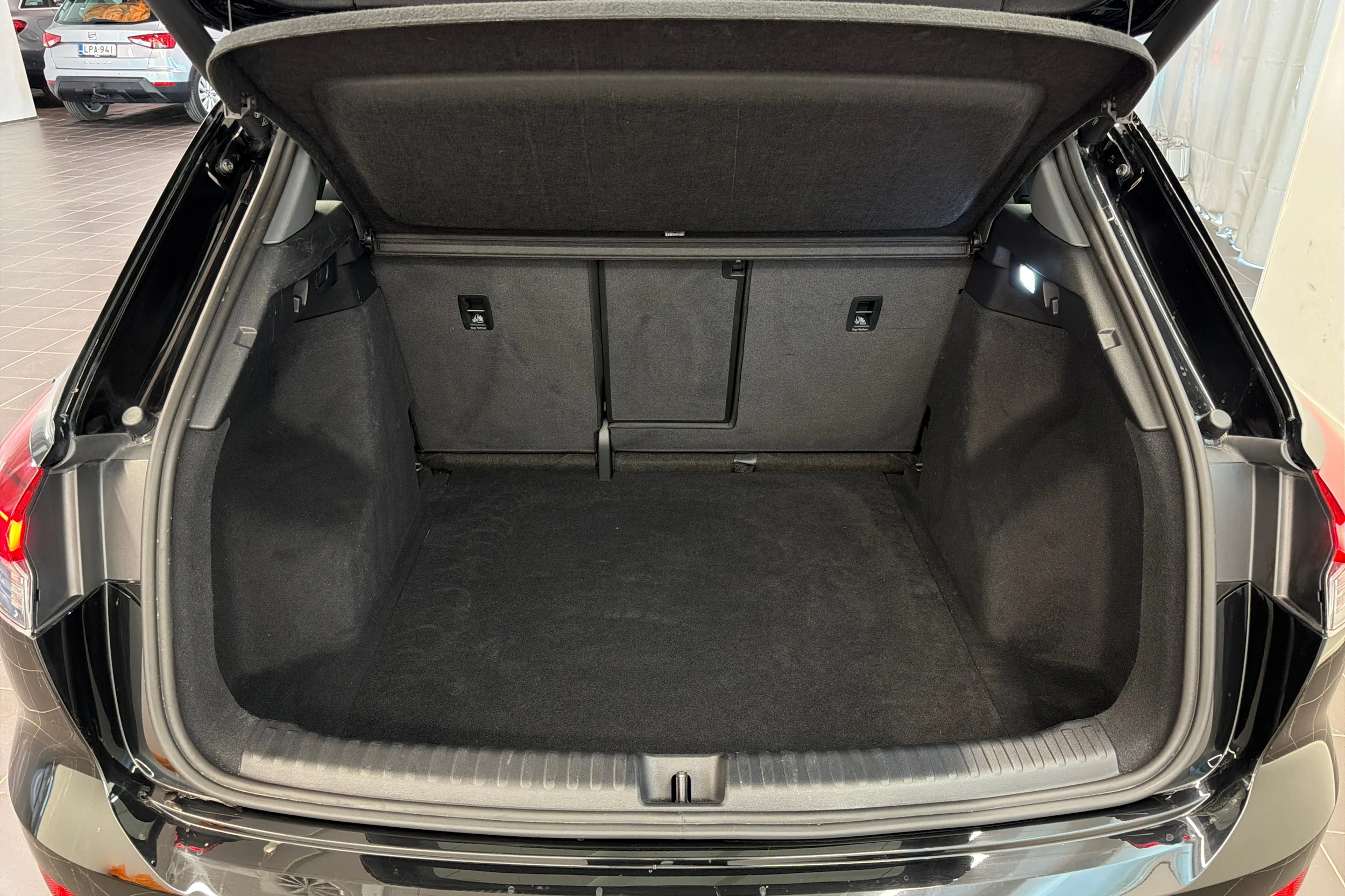 musta Audi Q4 e-tron 2025 kuva 15.