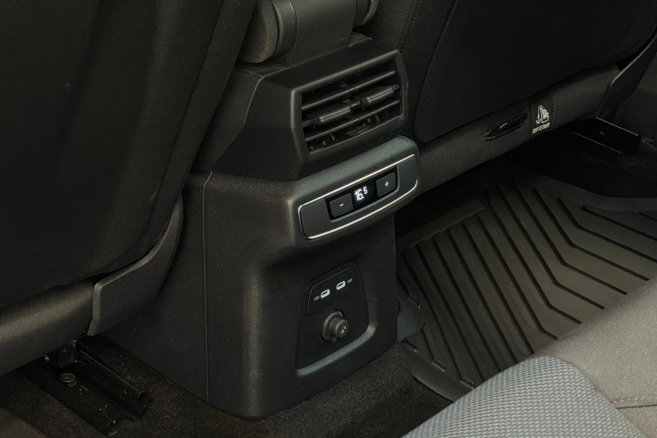 musta Audi Q4 e-tron 2025 kuva 17.