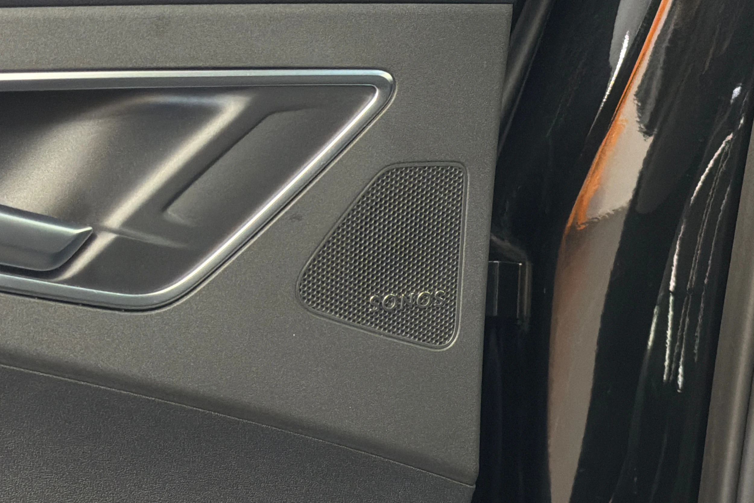 musta Audi Q4 e-tron 2025 kuva 18.