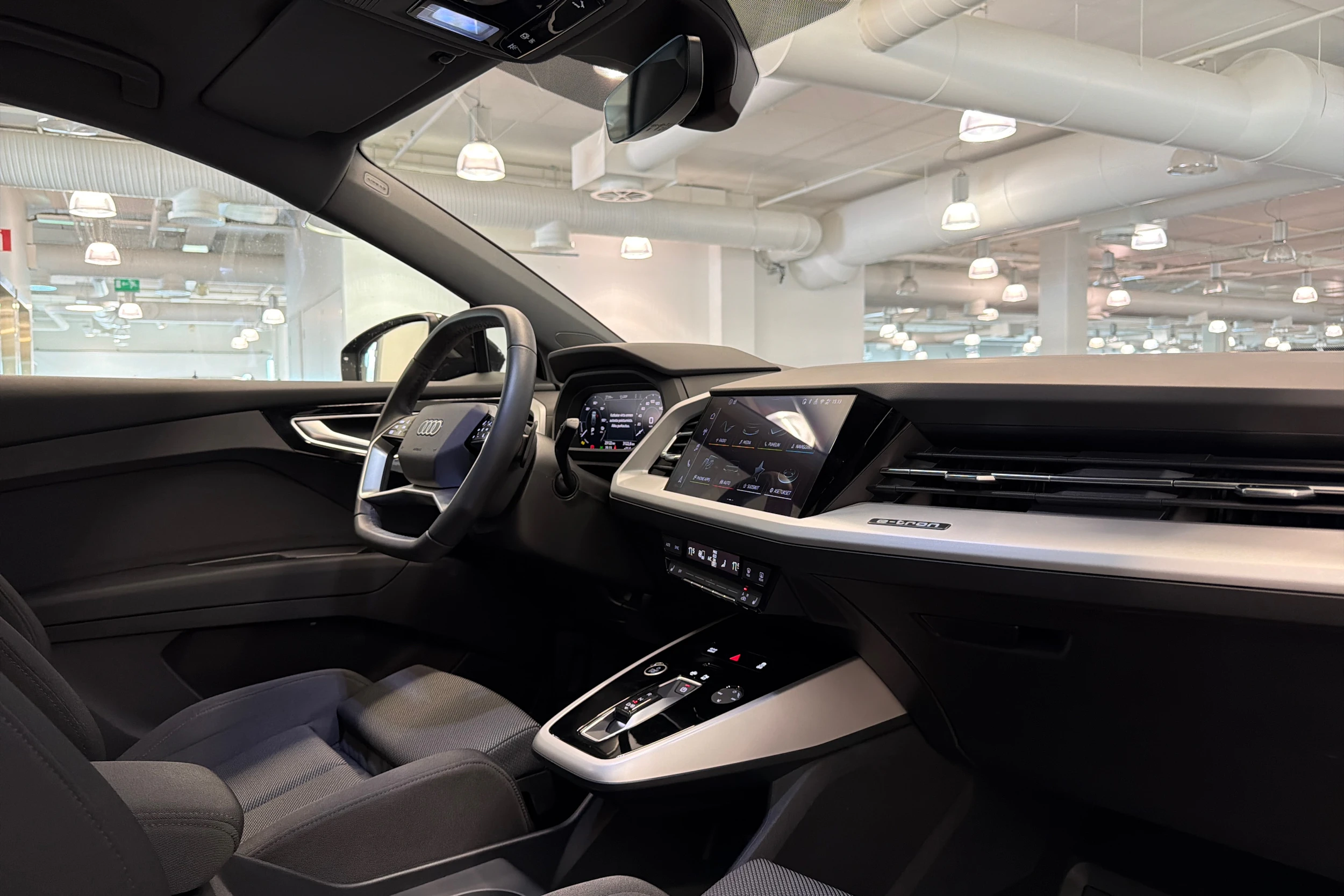 musta Audi Q4 e-tron 2025 kuva 20.