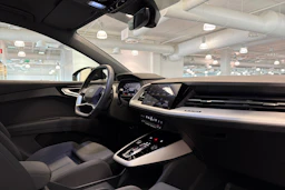 musta Audi Q4 e-tron 2025 kuva 20.