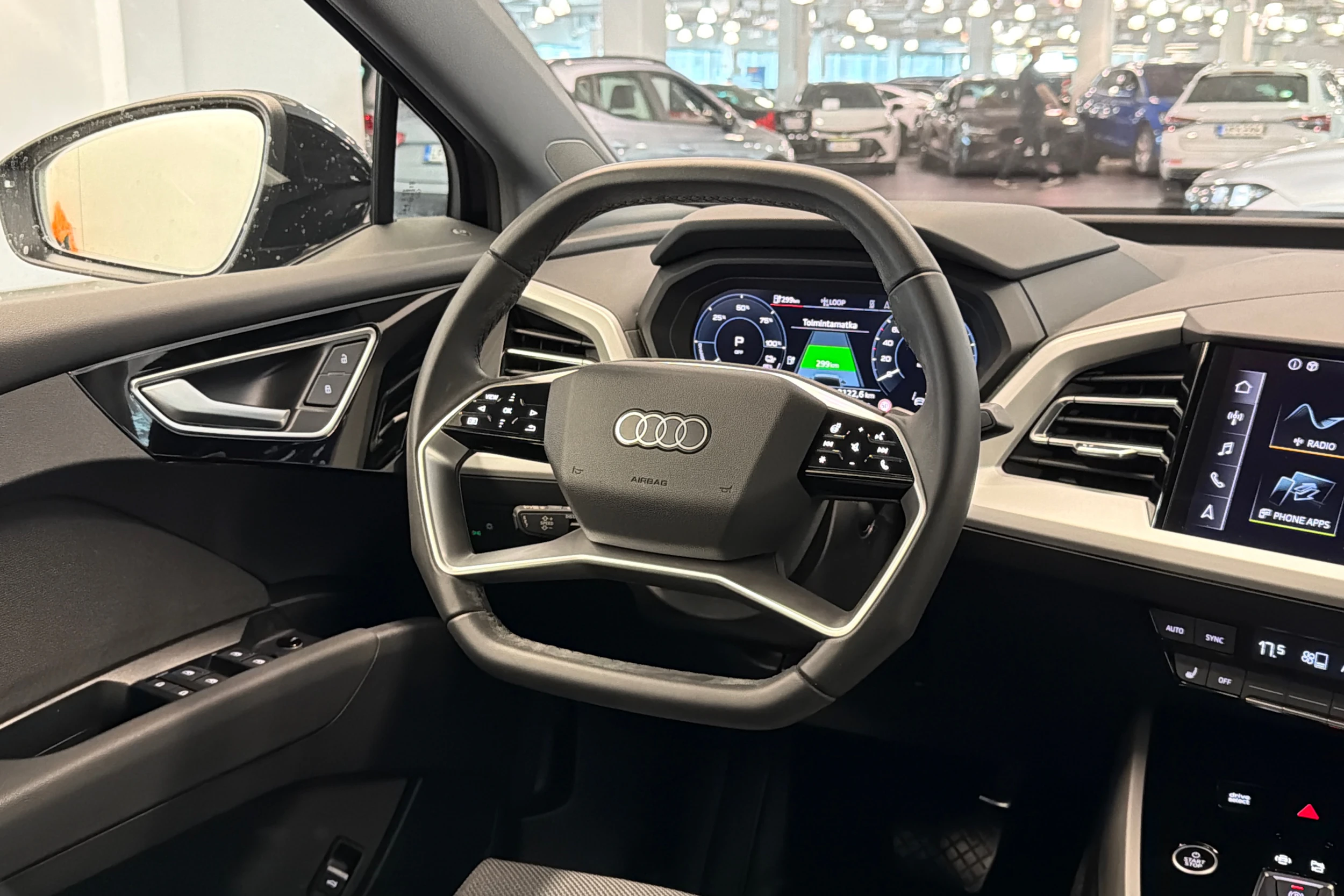 musta Audi Q4 e-tron 2025 kuva 21.