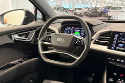 musta Audi Q4 e-tron 2025 kuva 21.
