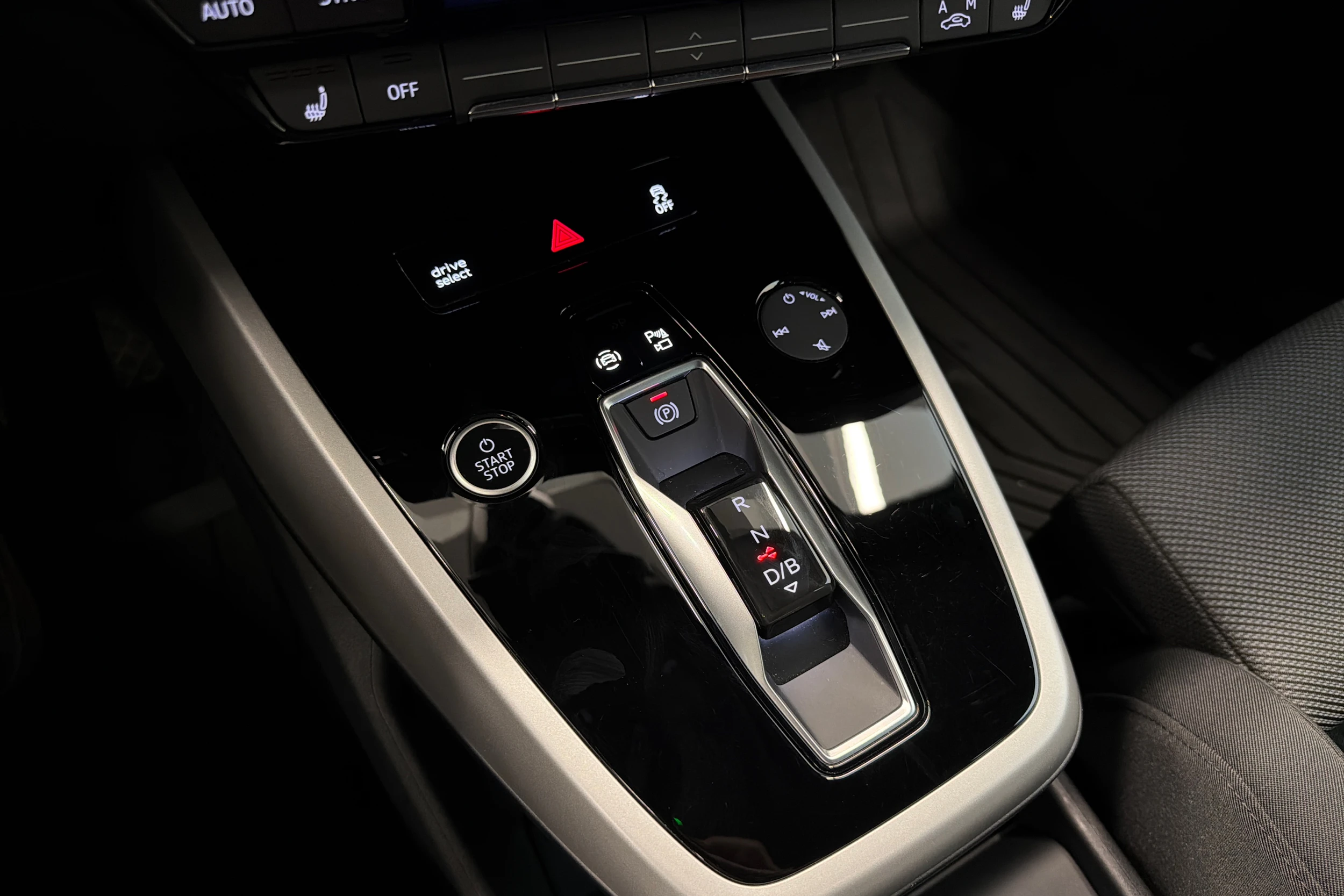 musta Audi Q4 e-tron 2025 kuva 30.