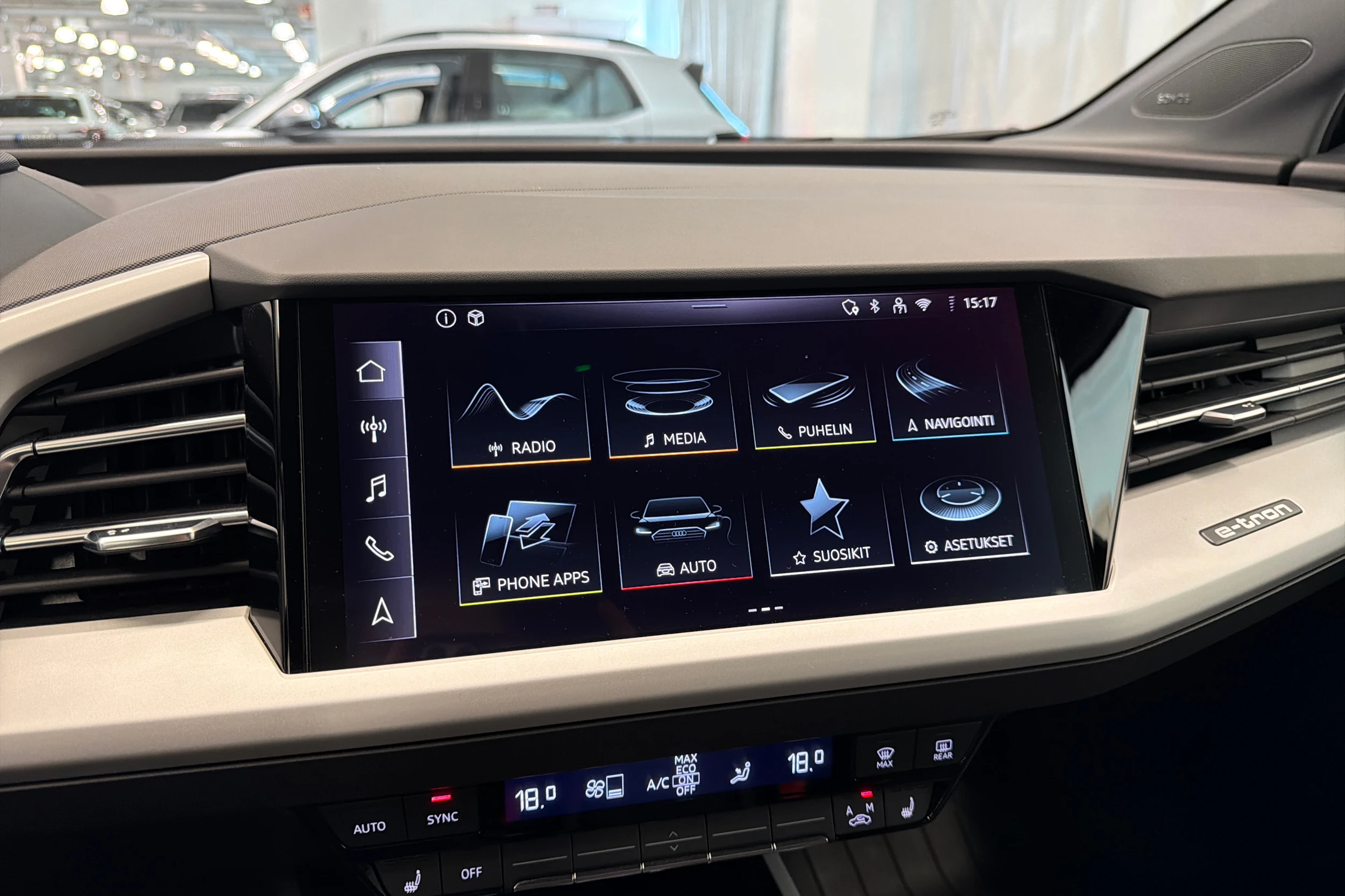musta Audi Q4 e-tron 2025 kuva 32.