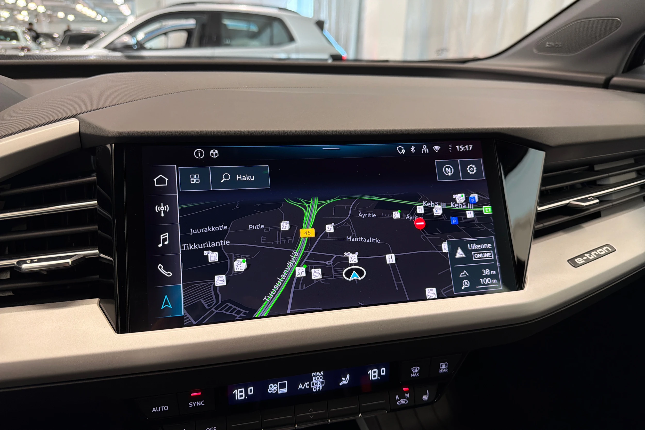 musta Audi Q4 e-tron 2025 kuva 34.