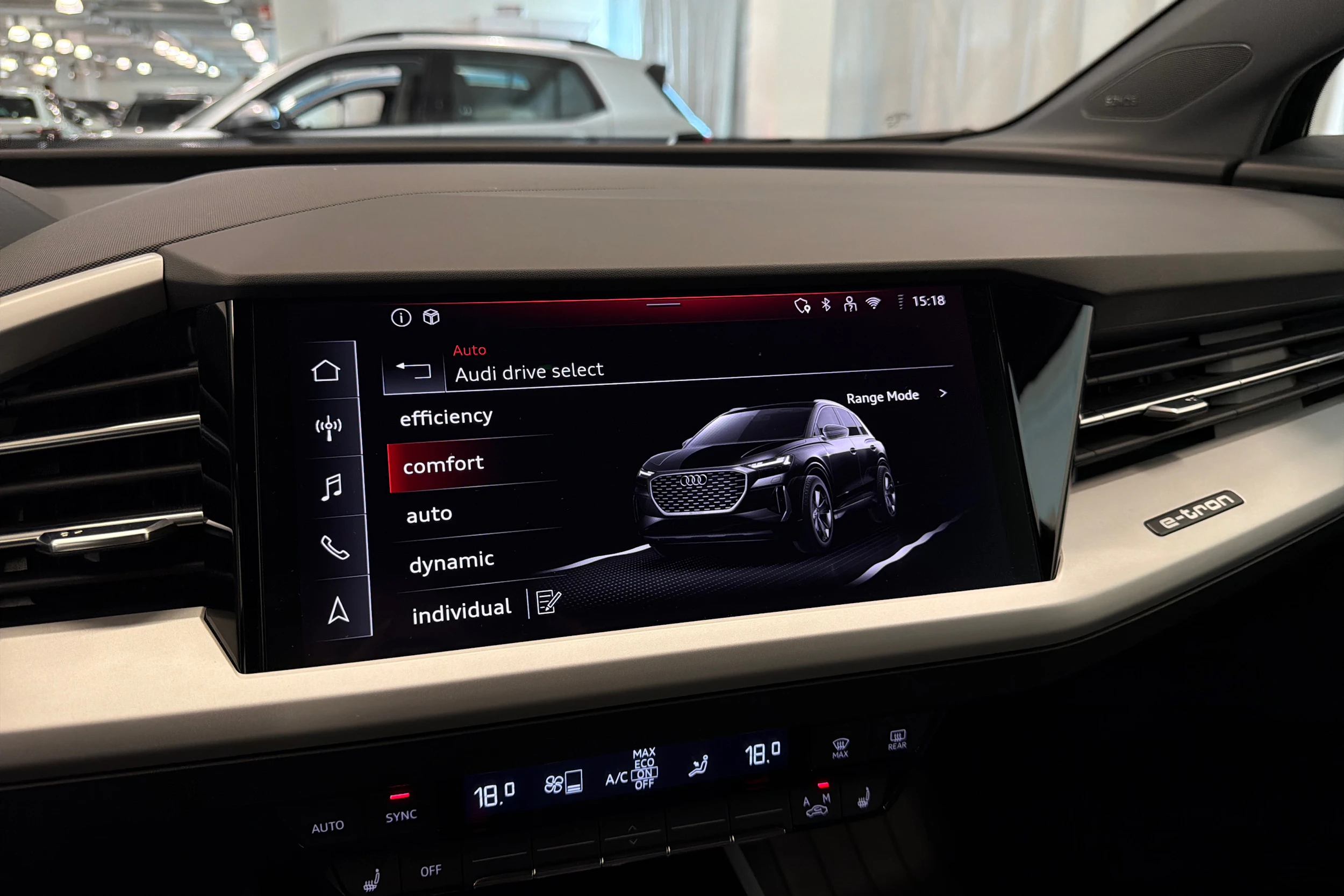 musta Audi Q4 e-tron 2025 kuva 36.