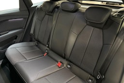 harmaa Audi Q4 e-tron 2025 kuva 8.