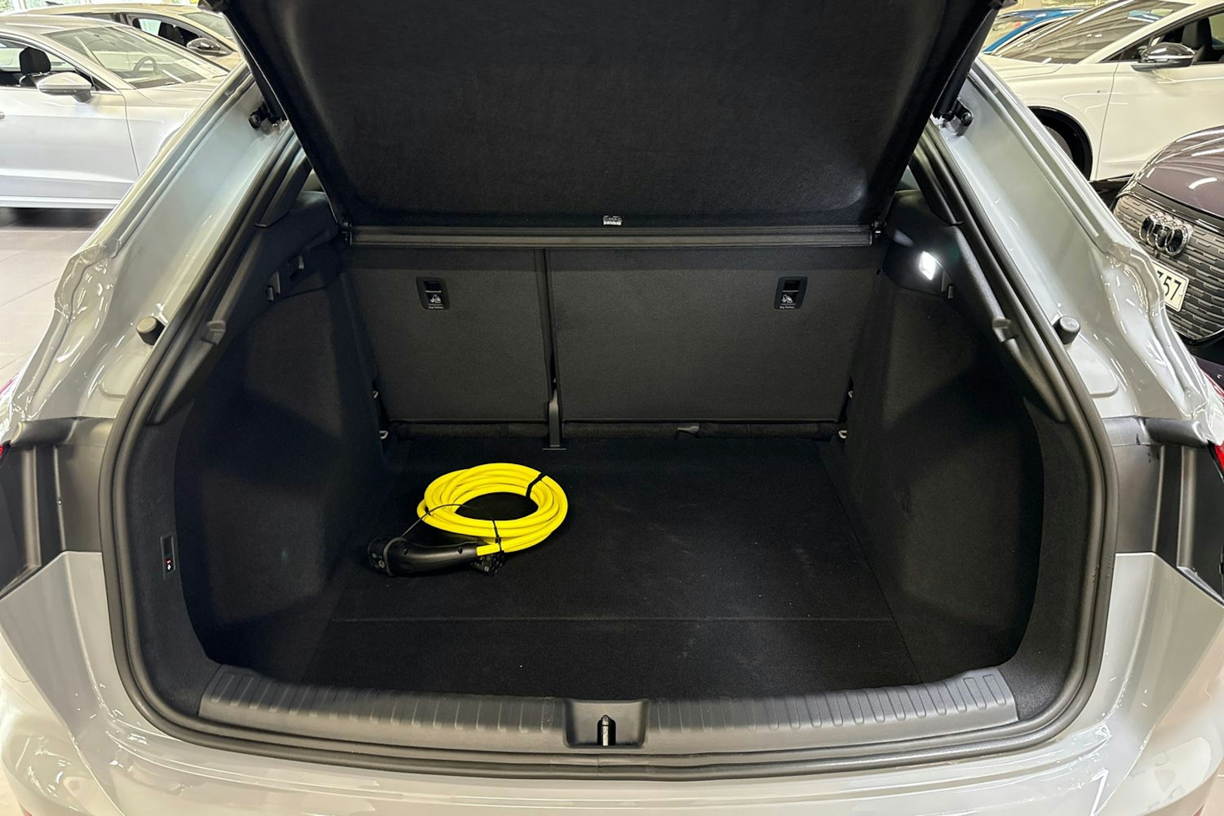 harmaa Audi Q4 e-tron 2025 kuva 11.