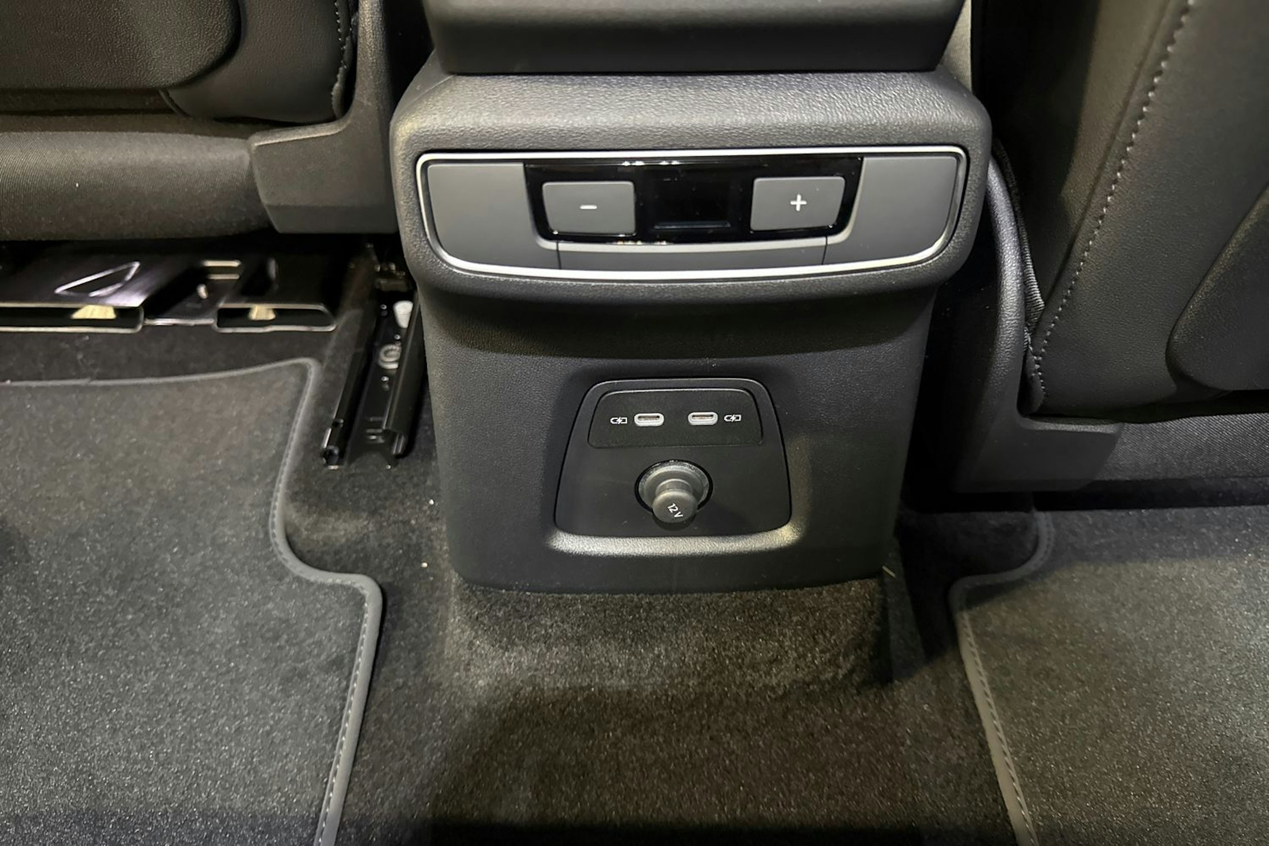harmaa Audi Q4 e-tron 2025 kuva 15.
