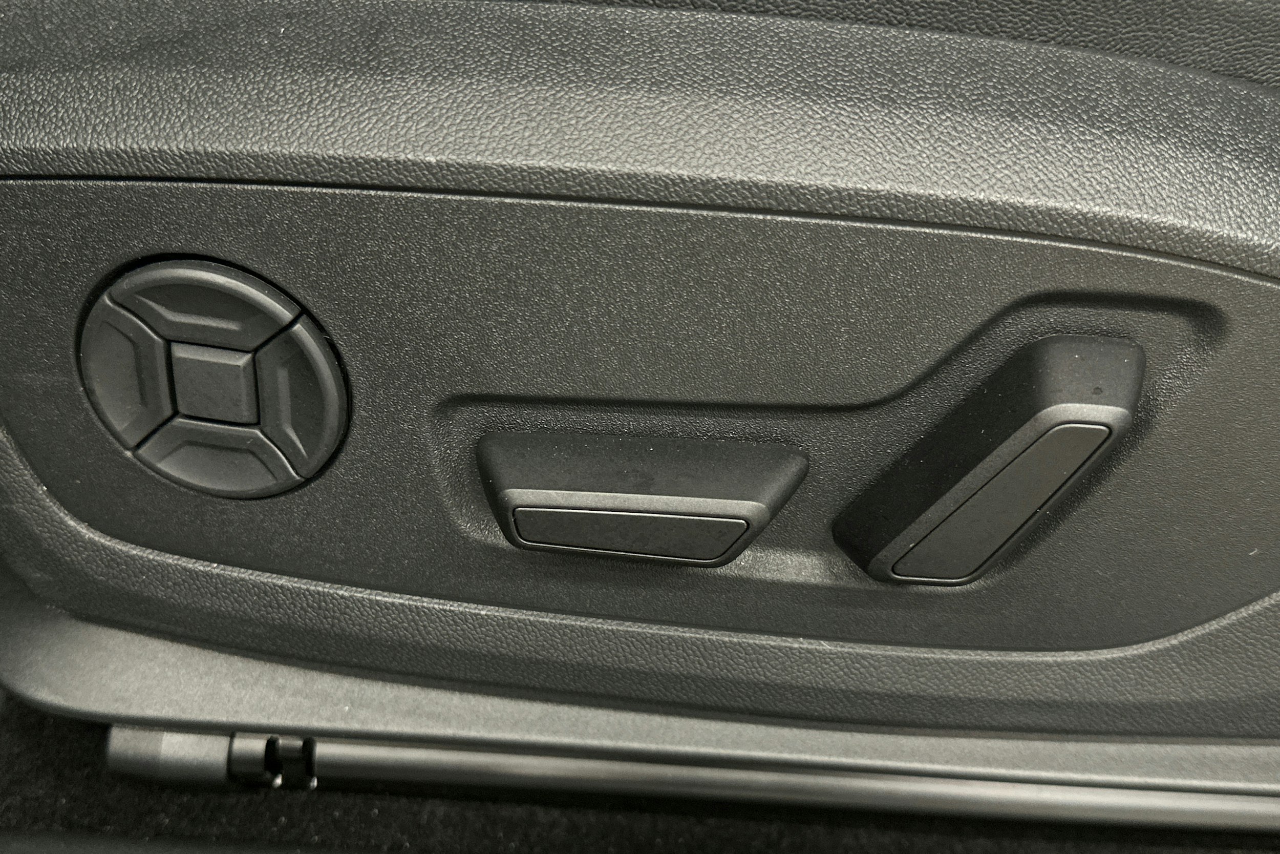 musta Audi Q4 e-tron 2025 kuva 18.