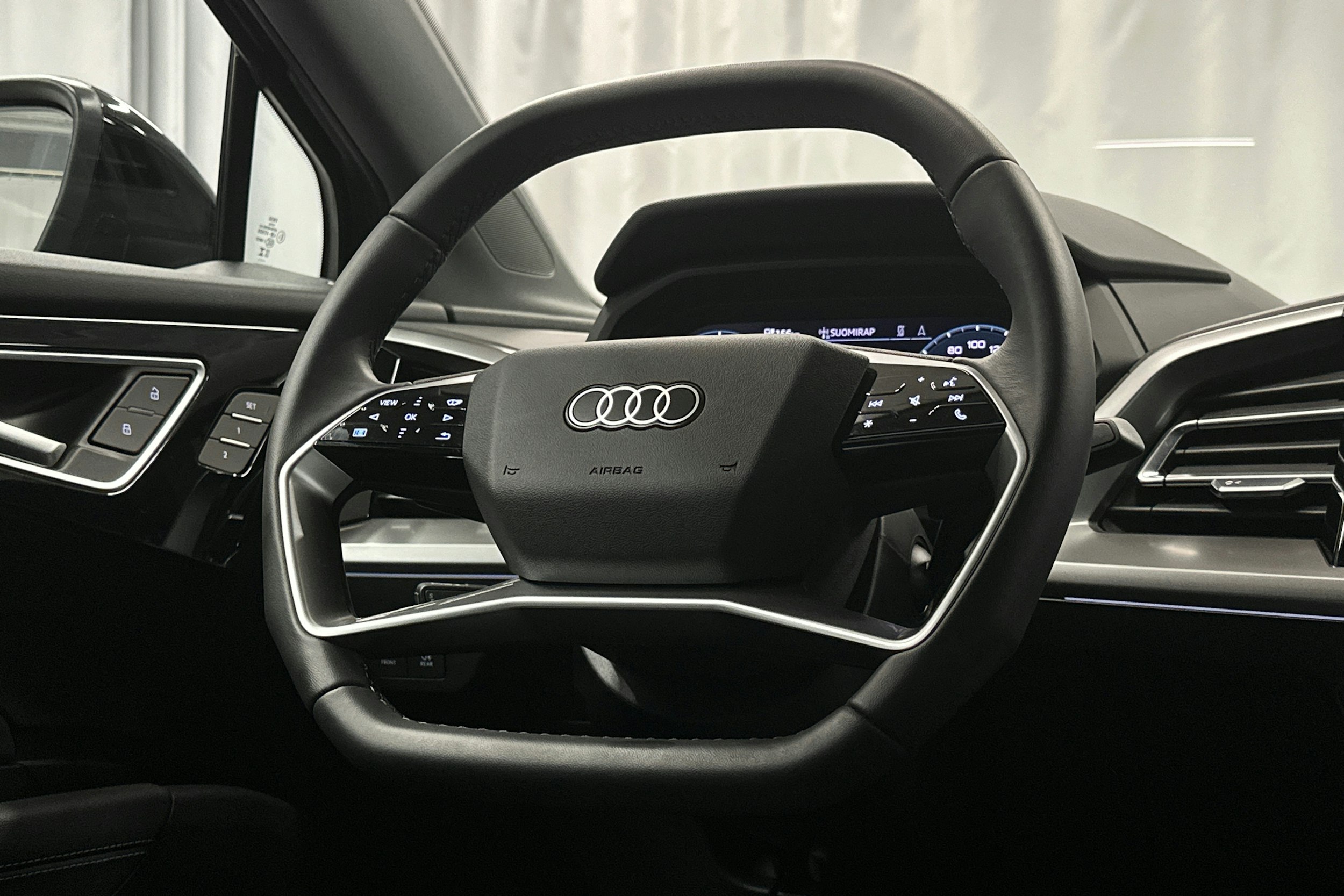 musta Audi Q4 e-tron 2025 kuva 20.