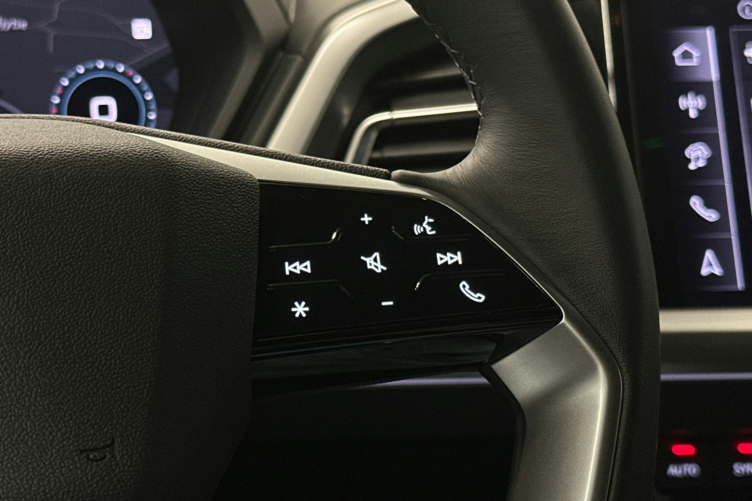 musta Audi Q4 e-tron 2025 kuva 22.