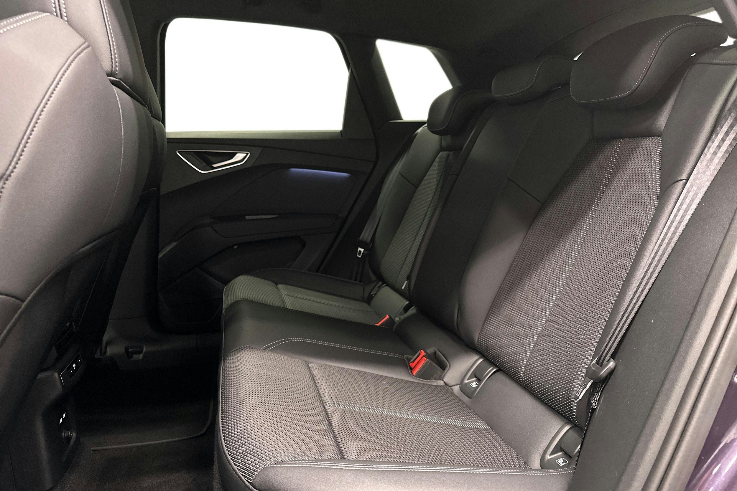 violetti Audi Q4 e-tron 2025 kuva 10.