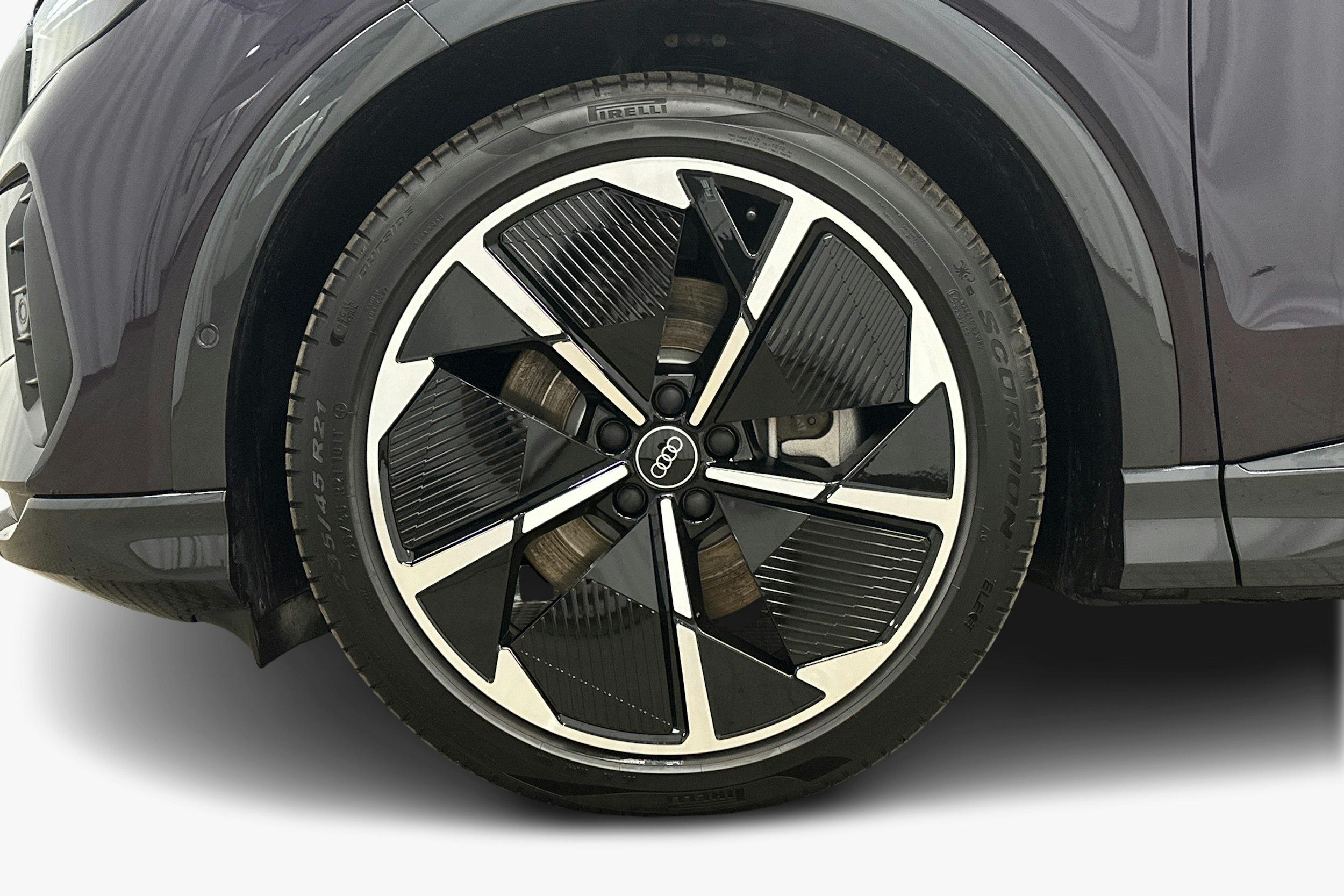 violetti Audi Q4 e-tron 2025 kuva 11.