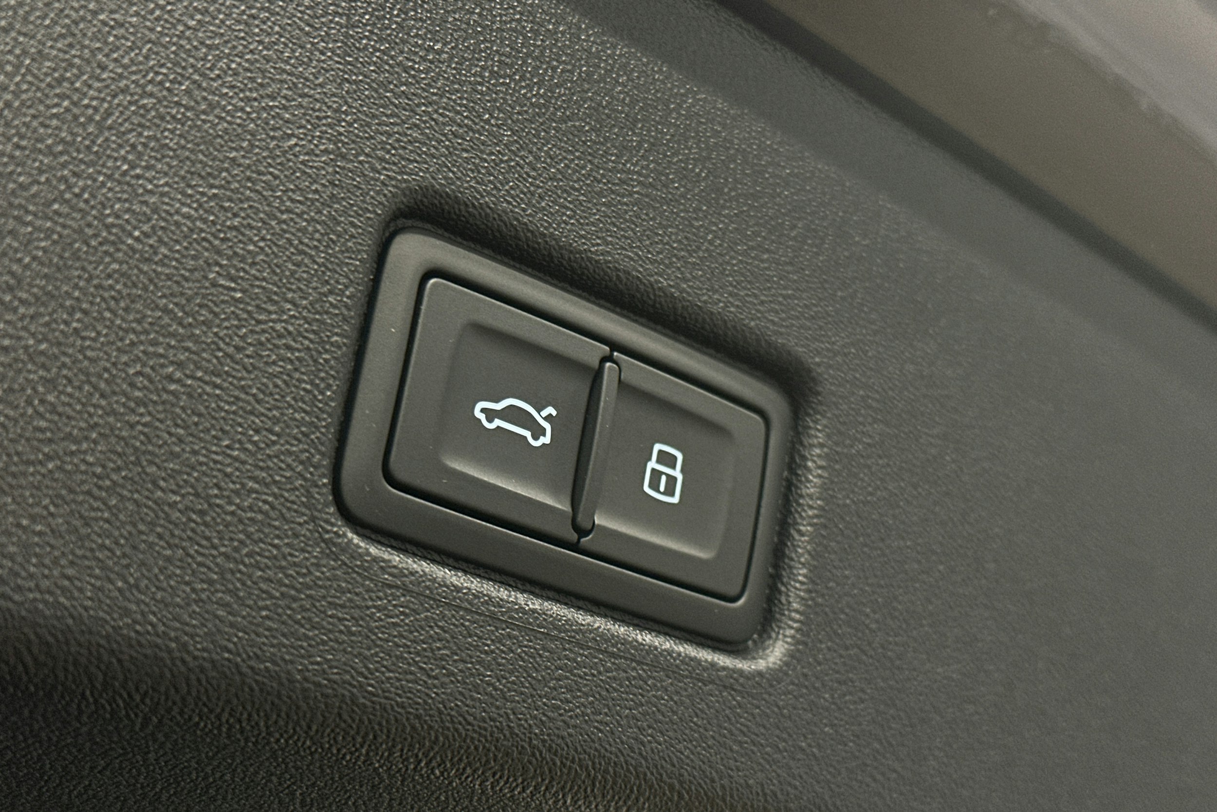 violetti Audi Q4 e-tron 2025 kuva 14.