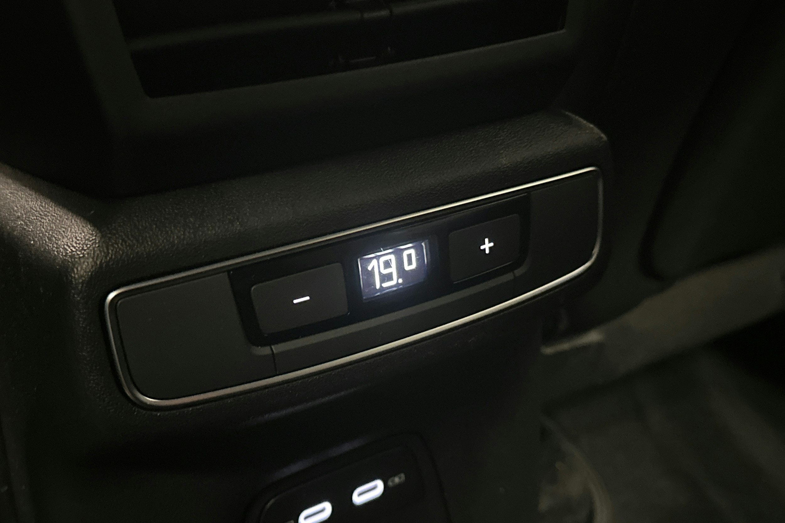 violetti Audi Q4 e-tron 2025 kuva 16.