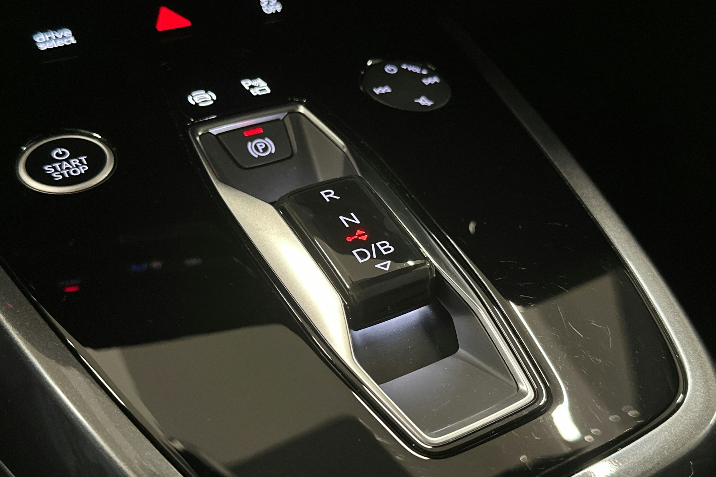 violetti Audi Q4 e-tron 2025 kuva 35.