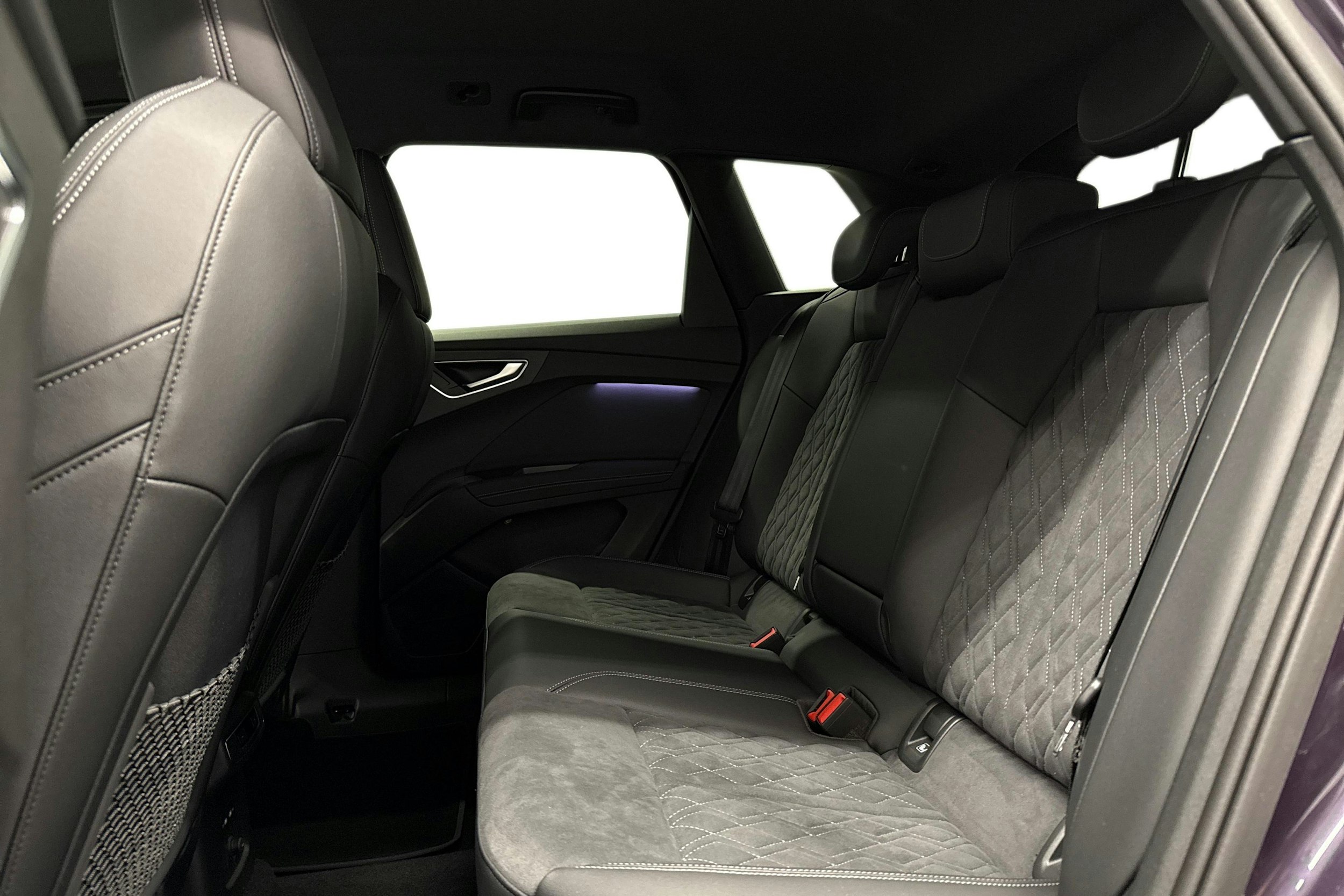 violetti Audi Q4 e-tron 2025 kuva 8.